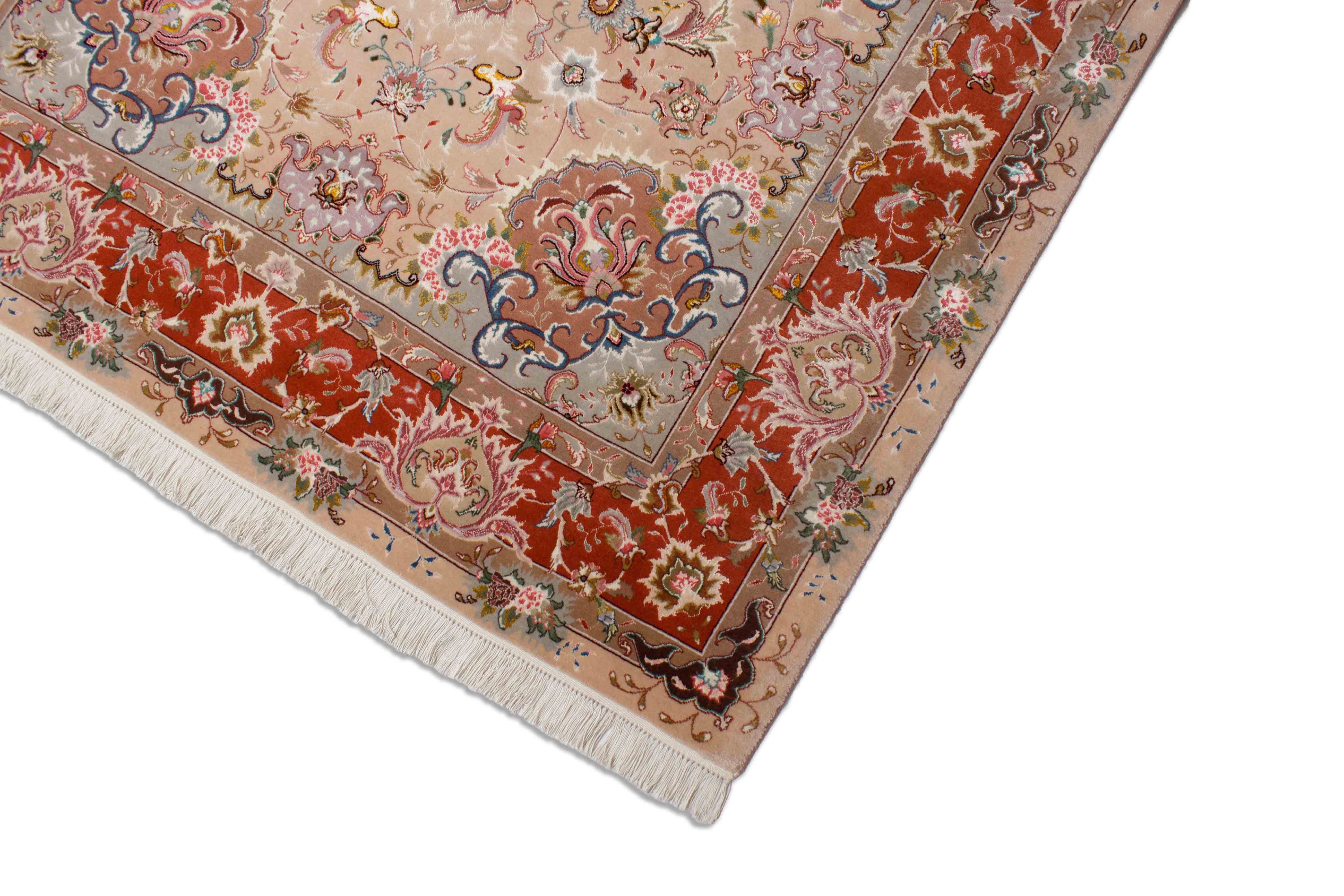 Eine Fotoaufnahme eines Täbriz Teppichs.