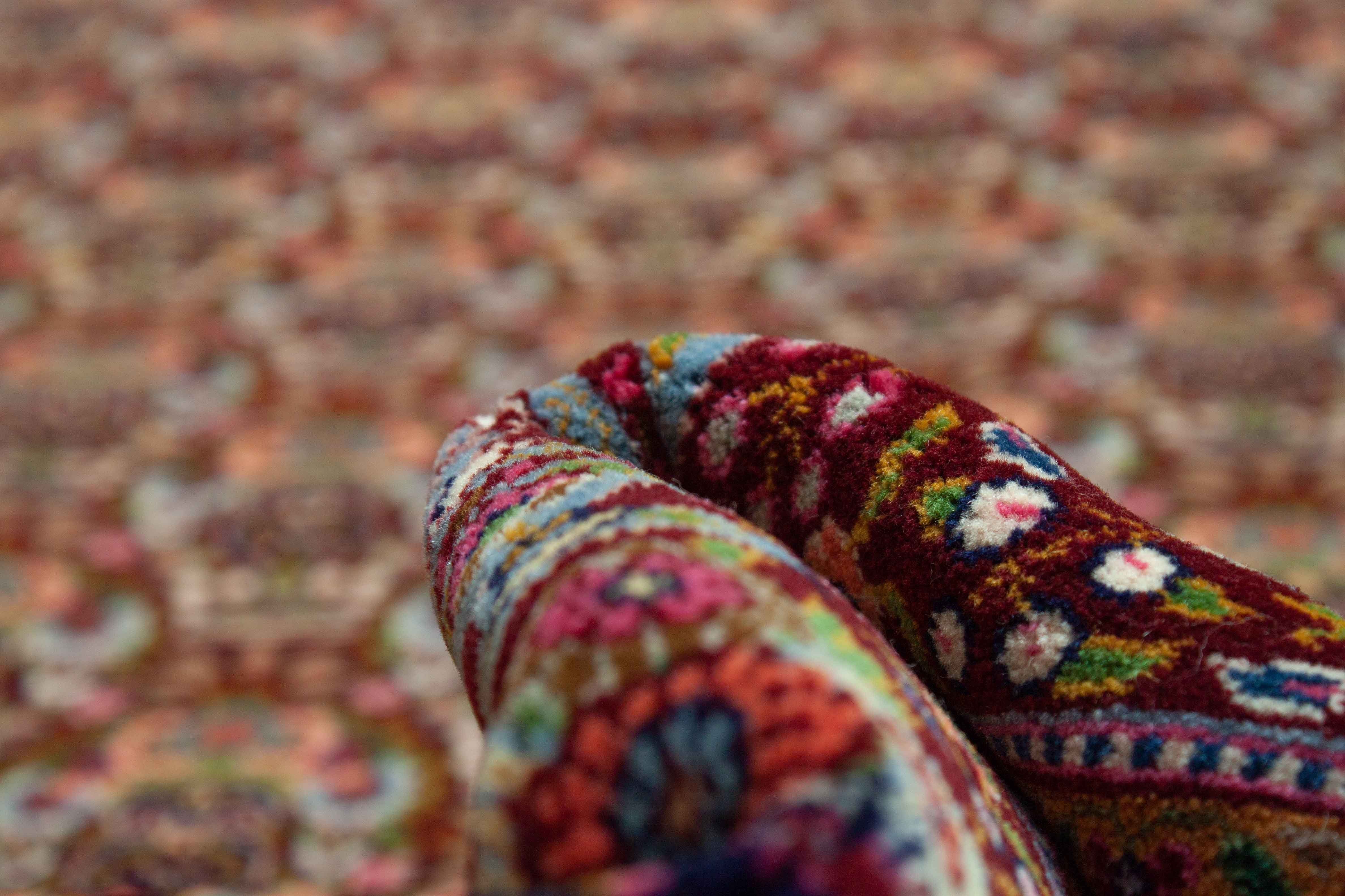 Eine Fotoaufnahme eines Täbriz Teppichs.