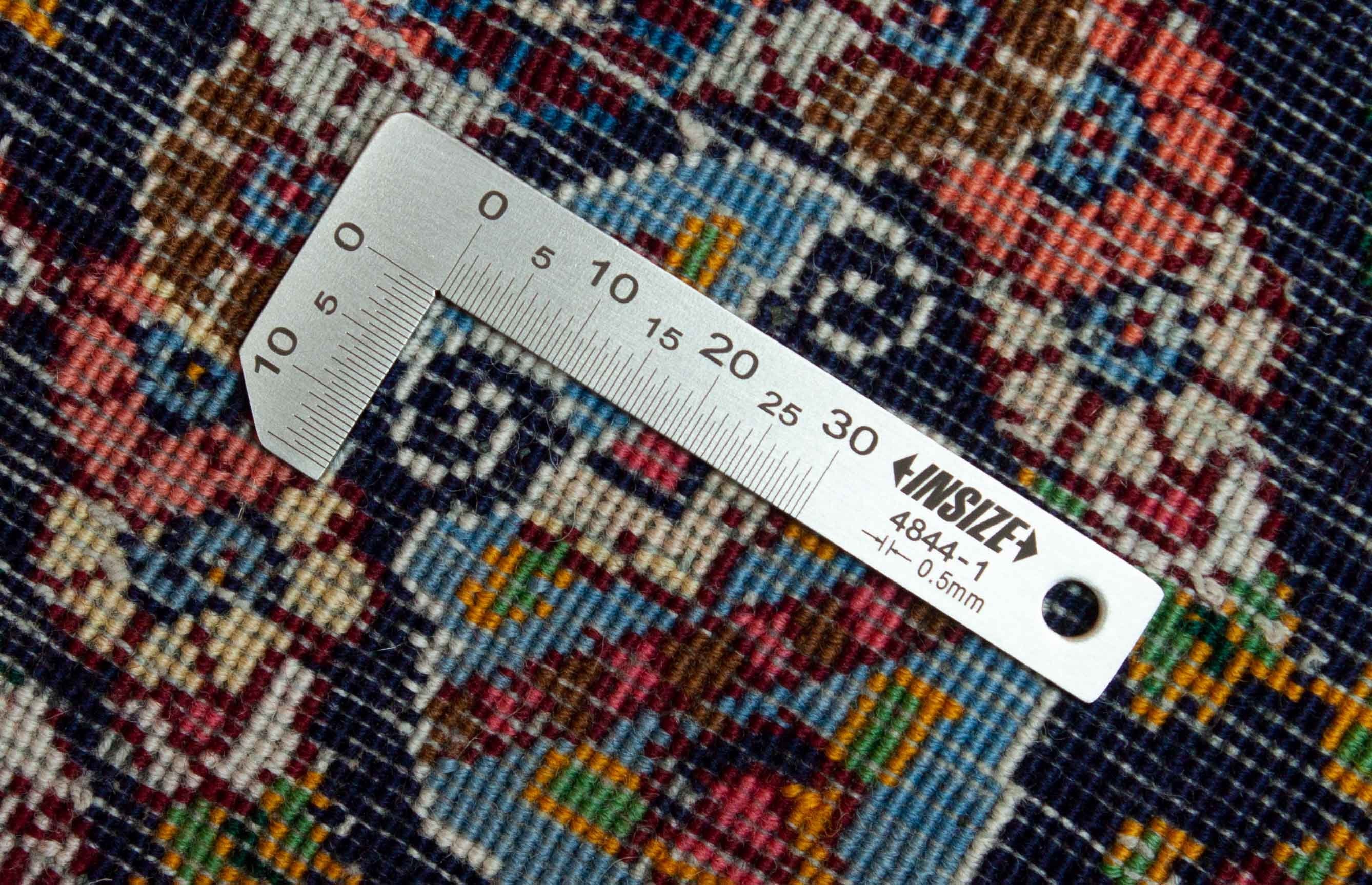 Eine Fotoaufnahme eines Täbriz Teppichs.