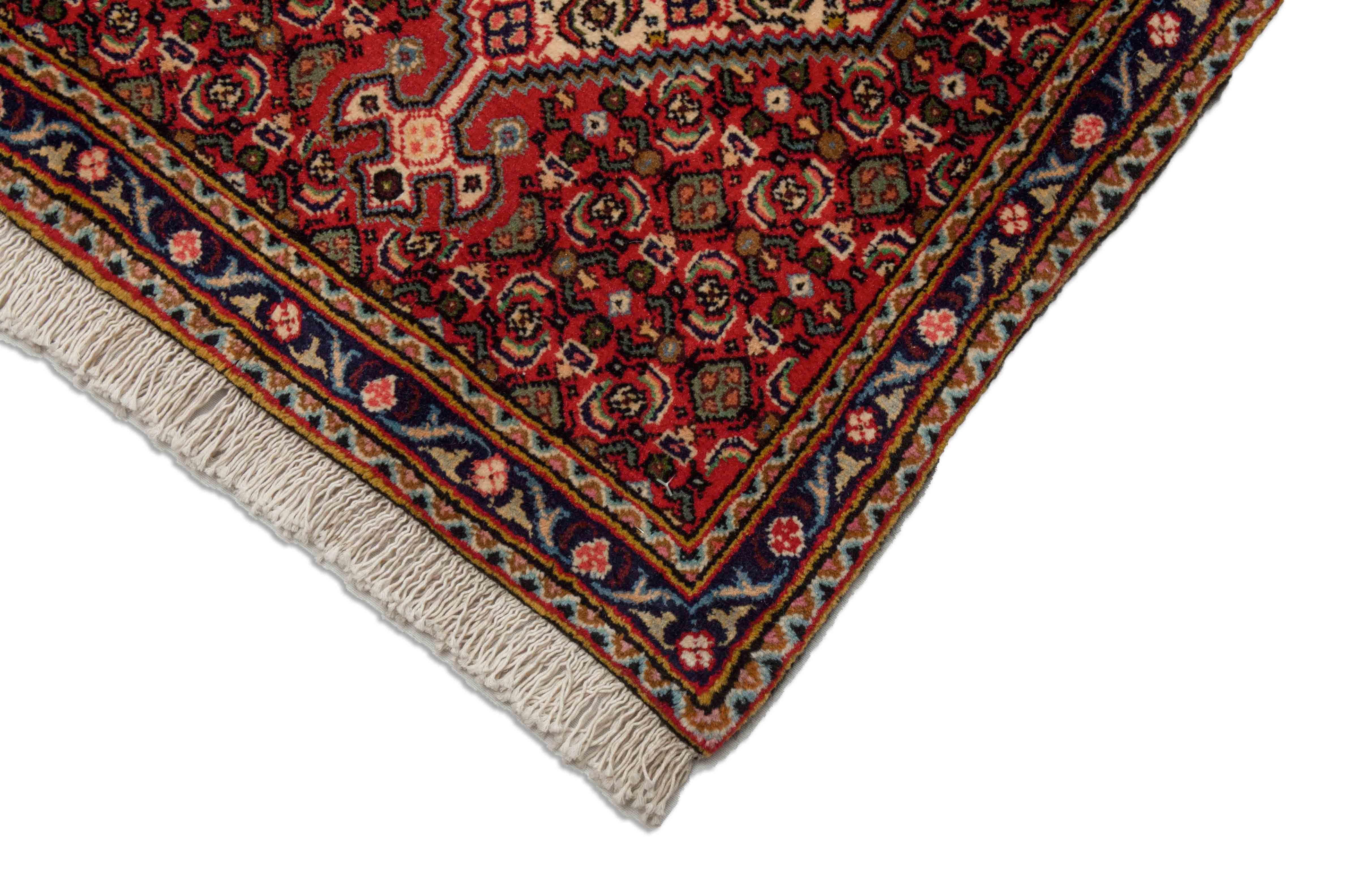 Eine Fotoaufnahme eines Senneh Teppichs.