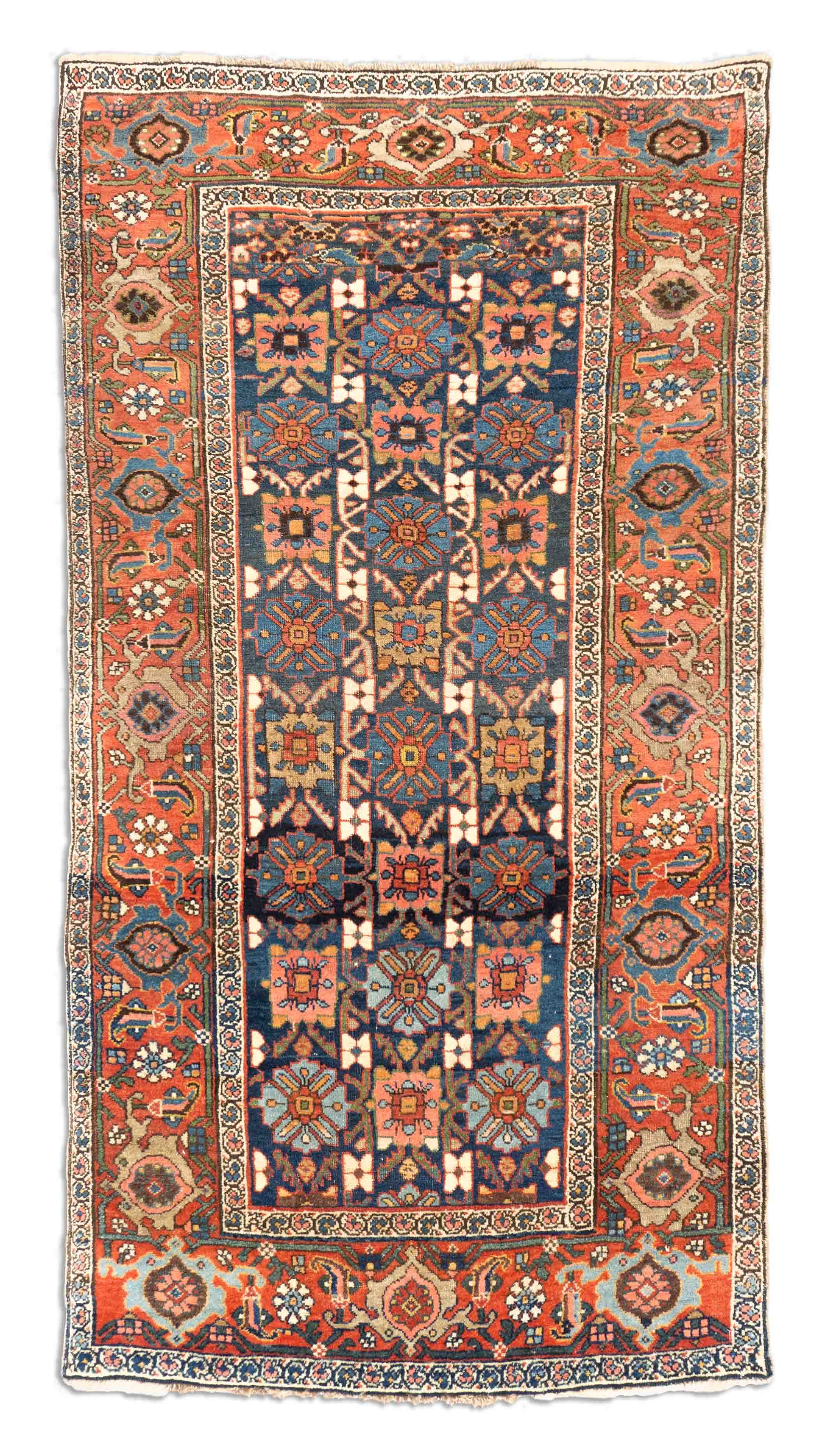 Eine Fotoaufnahme eines Bidjar Teppichs.