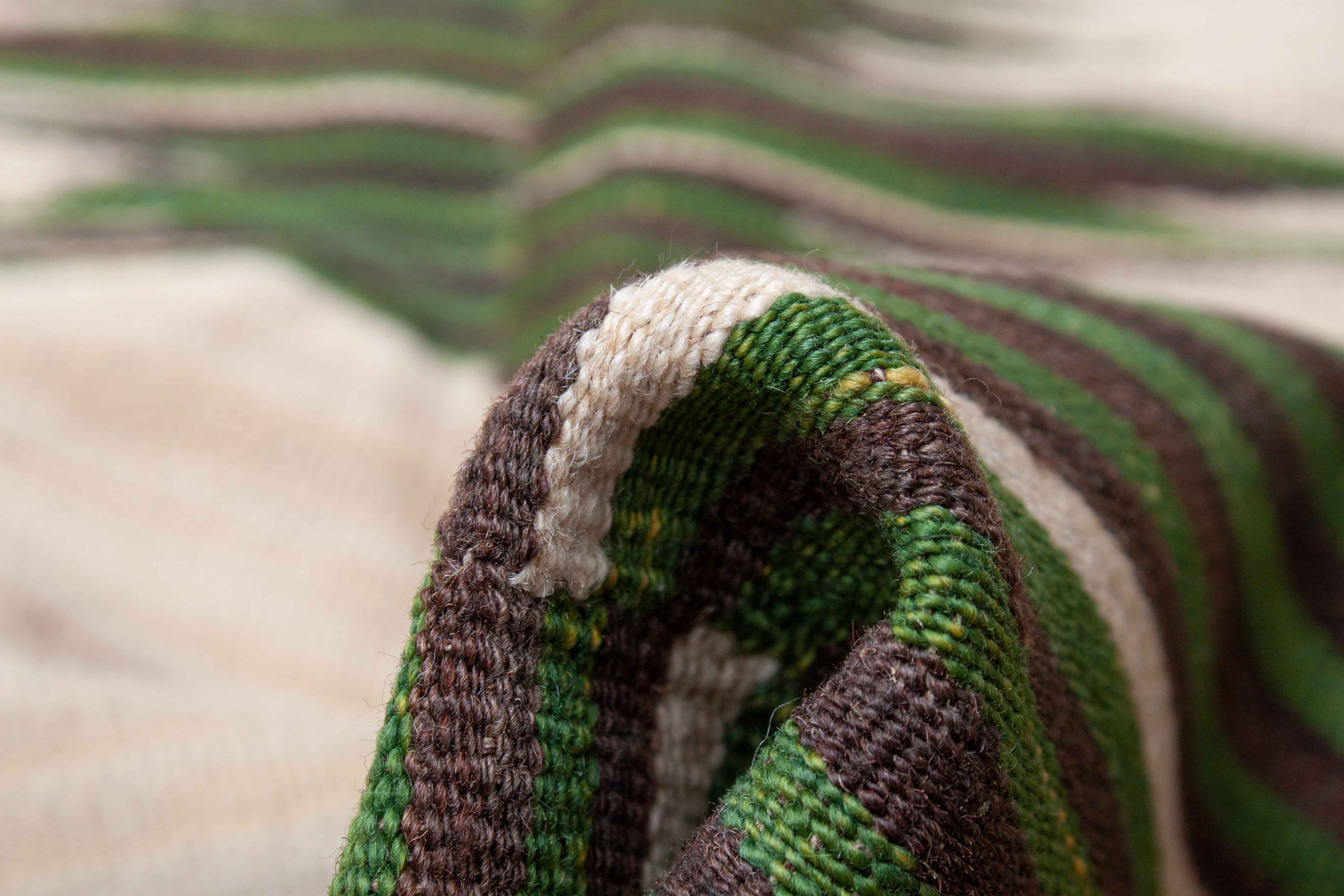 Eine Fotoaufnahme eines Kelim Teppichs.