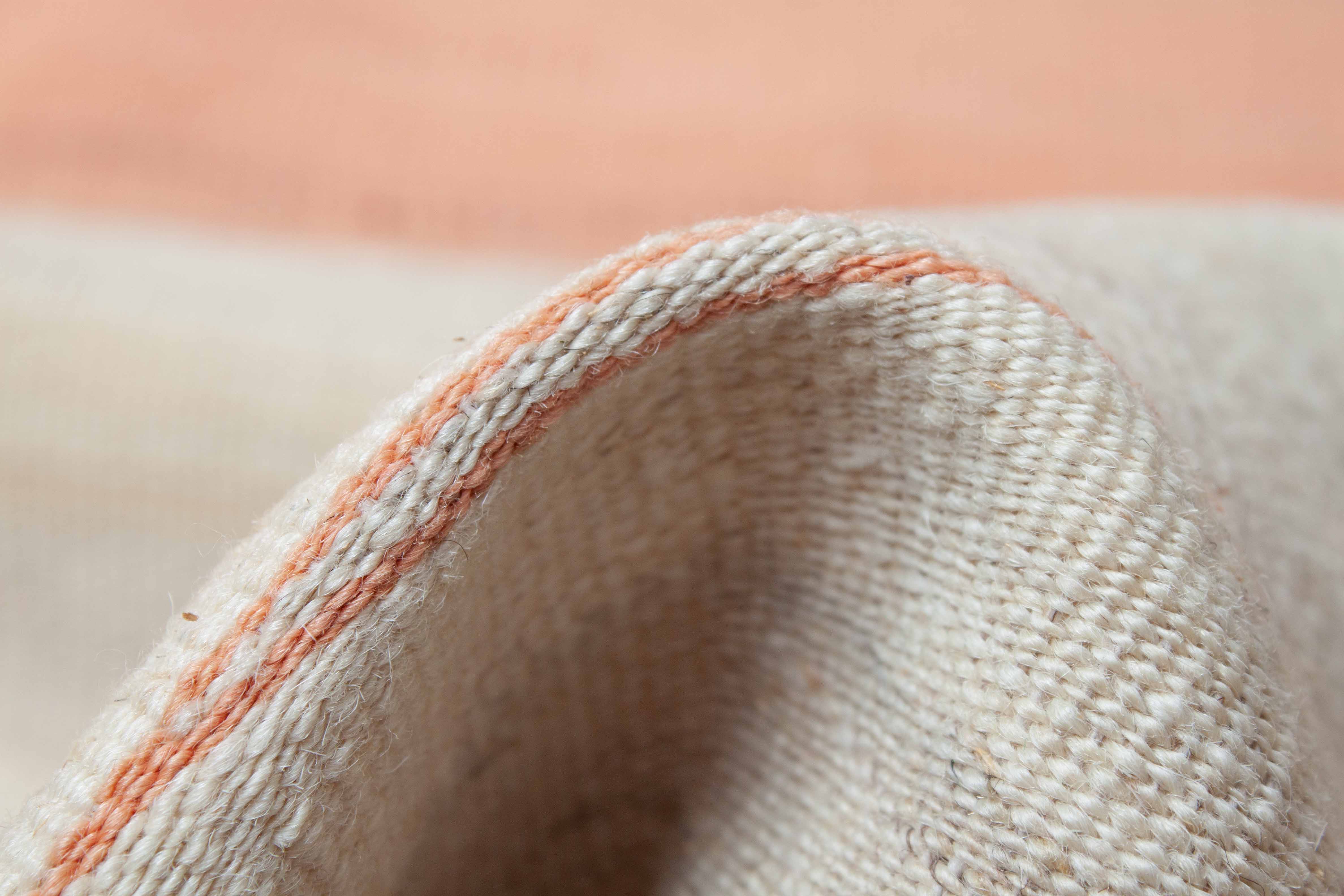 Eine Fotoaufnahme eines Kelim Teppichs.