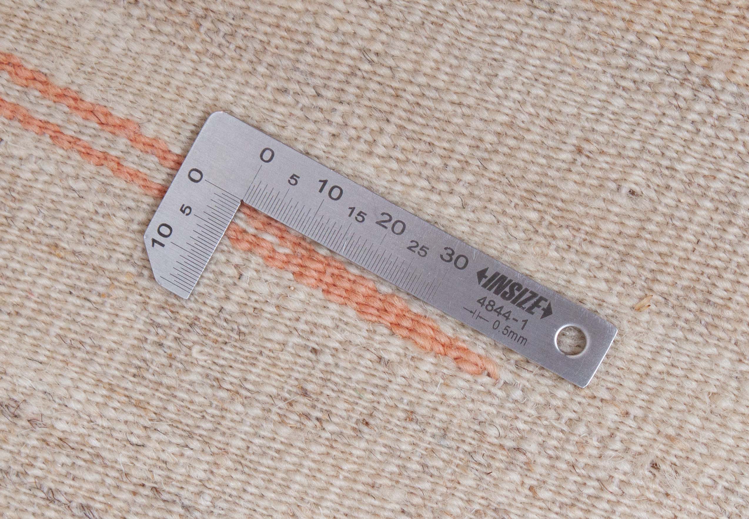 Eine Fotoaufnahme eines Kelim Teppichs.