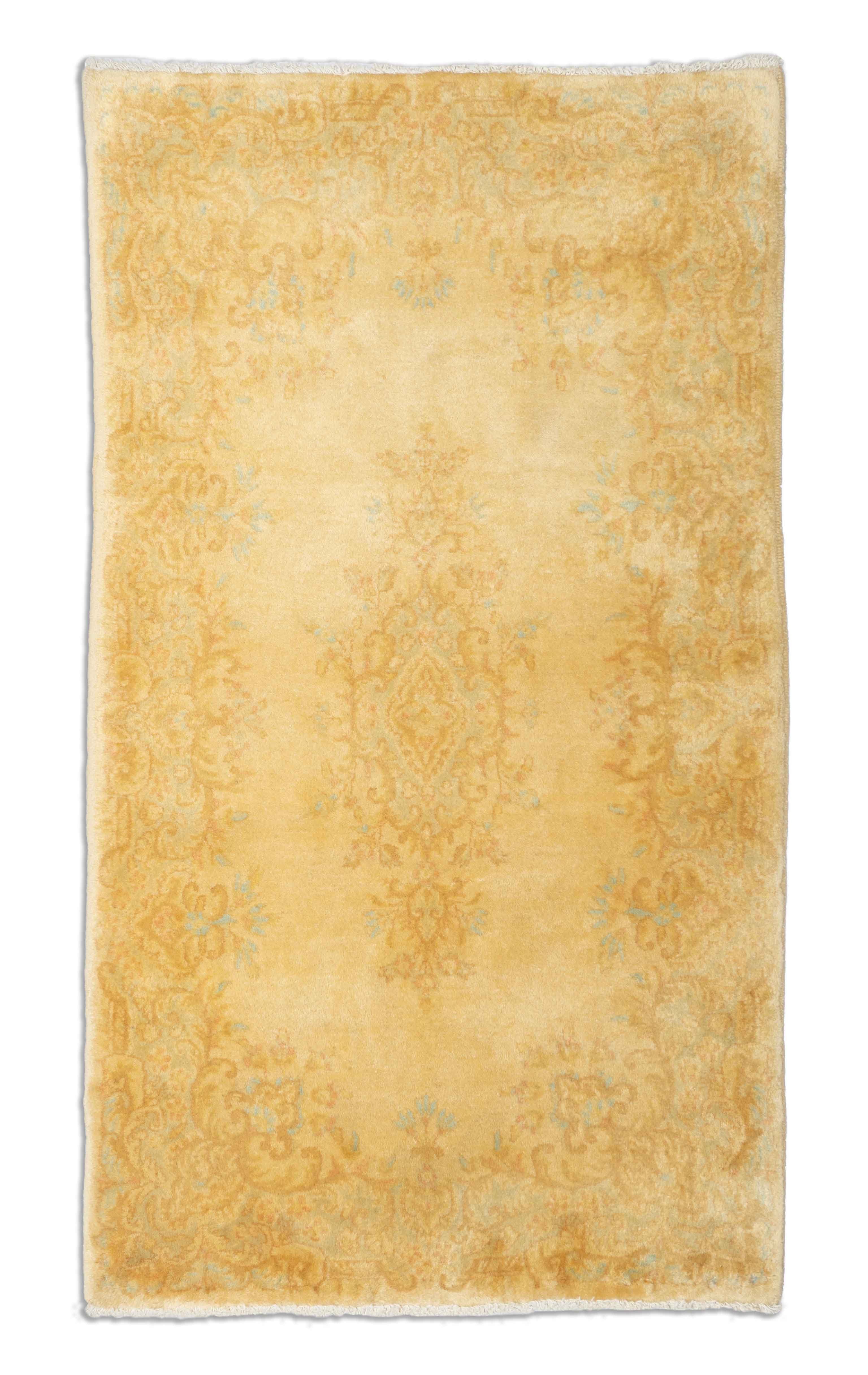 Eine Fotoaufnahme eines Yazd Teppichs.