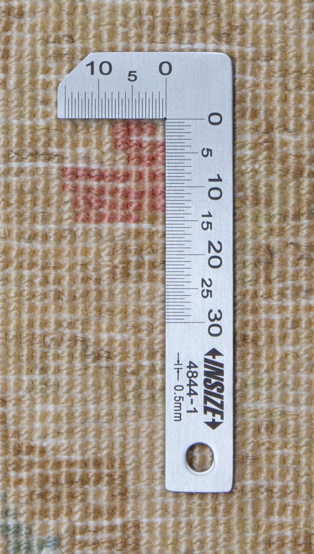 Eine Fotoaufnahme eines Yazd Teppichs.