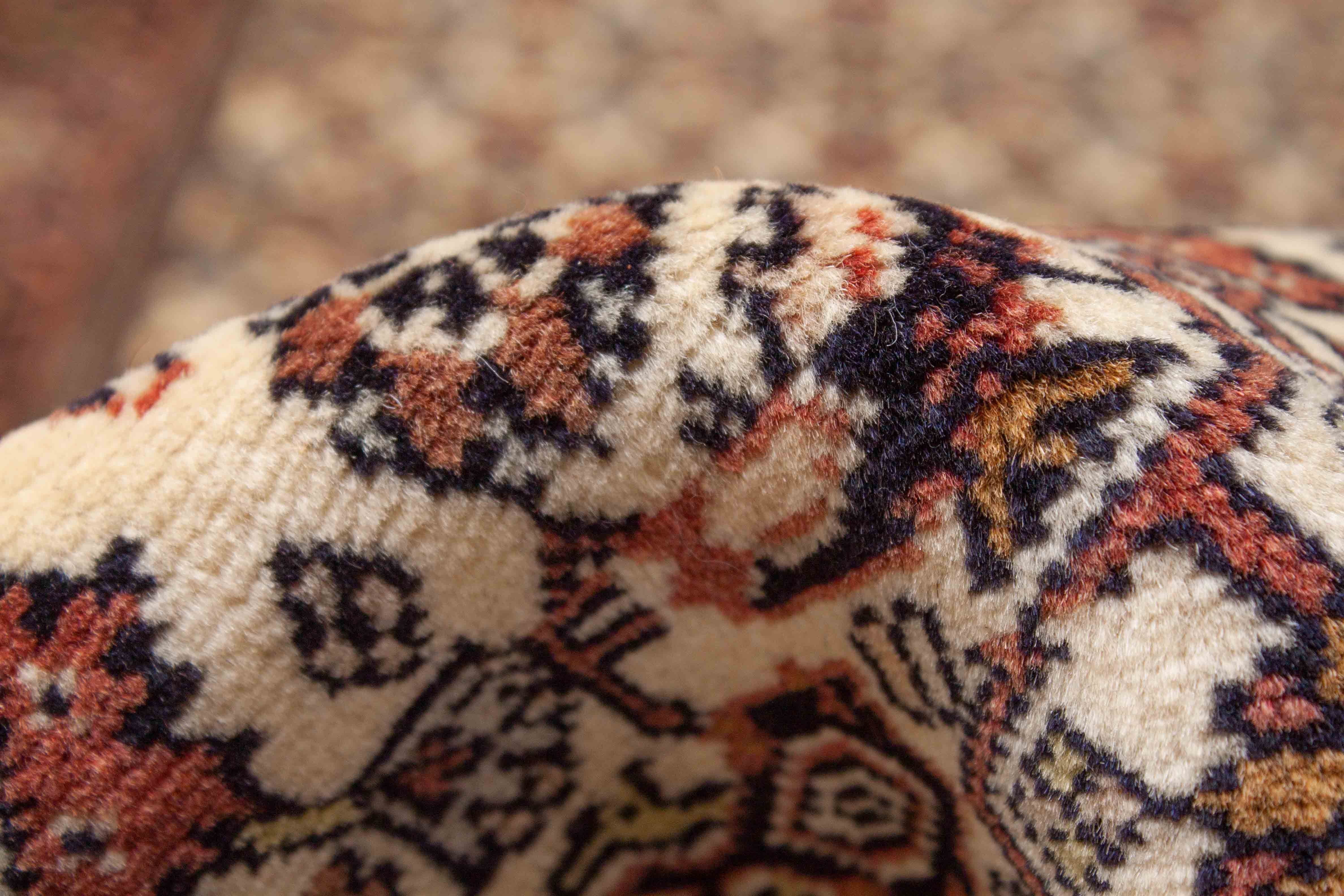 Eine Fotoaufnahme eines Bidjar Teppichs.