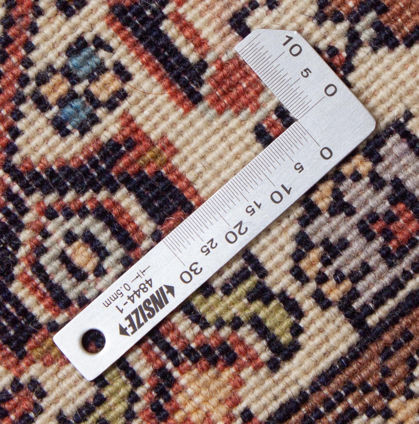 Eine Fotoaufnahme eines Bidjar Teppichs.