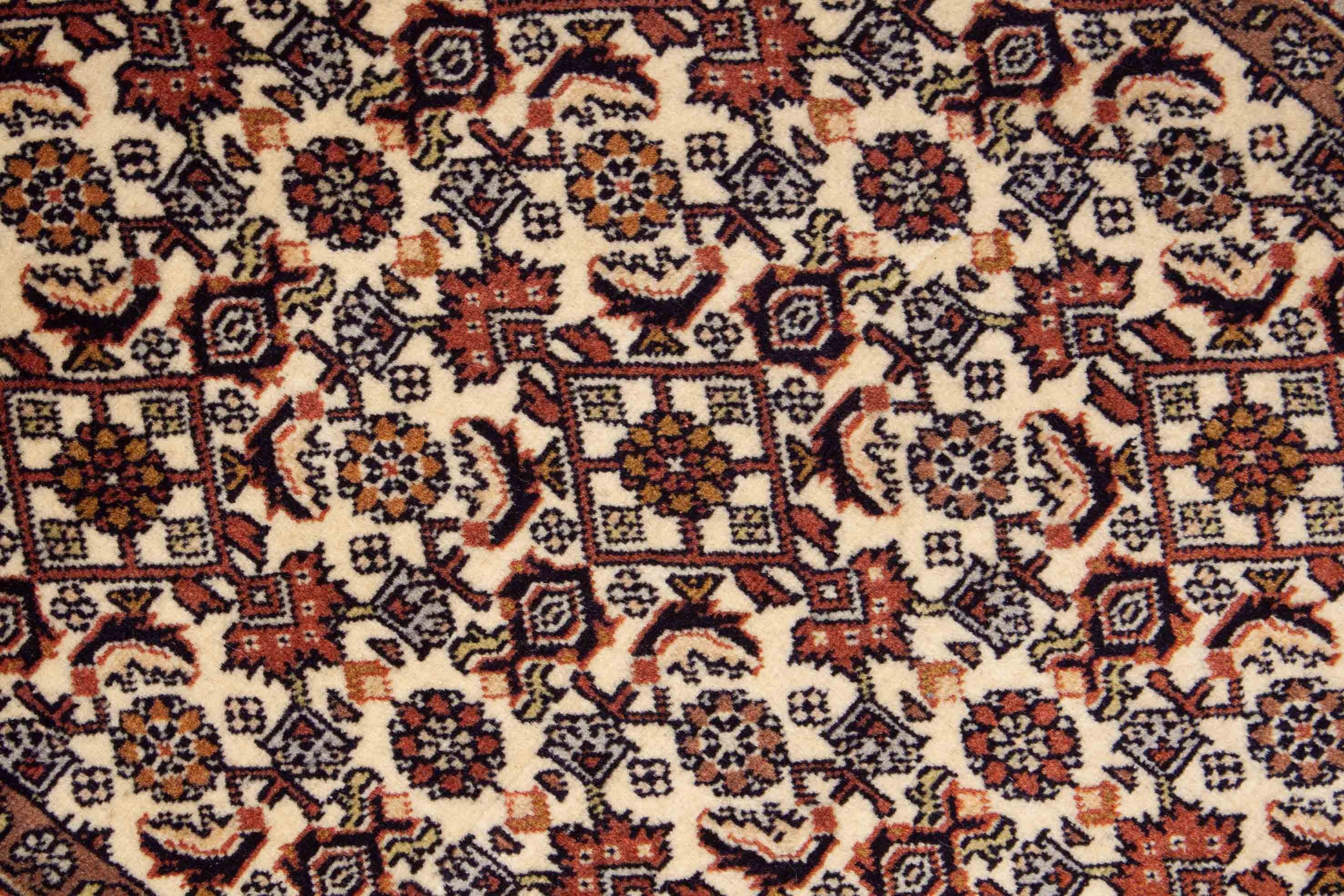 Eine Fotoaufnahme eines Bidjar Teppichs.