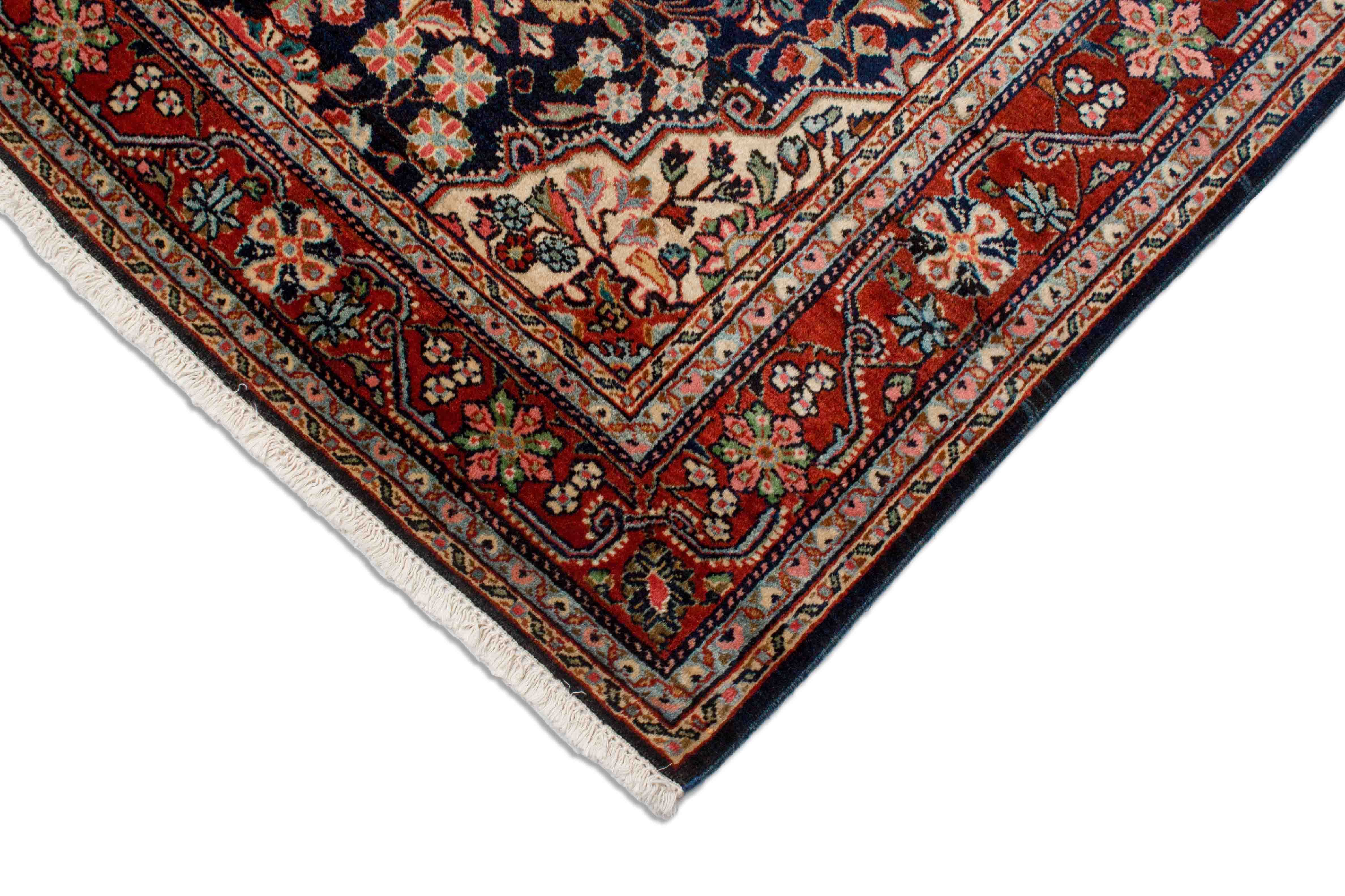 Eine Fotoaufnahme eines Sarough Teppichs.