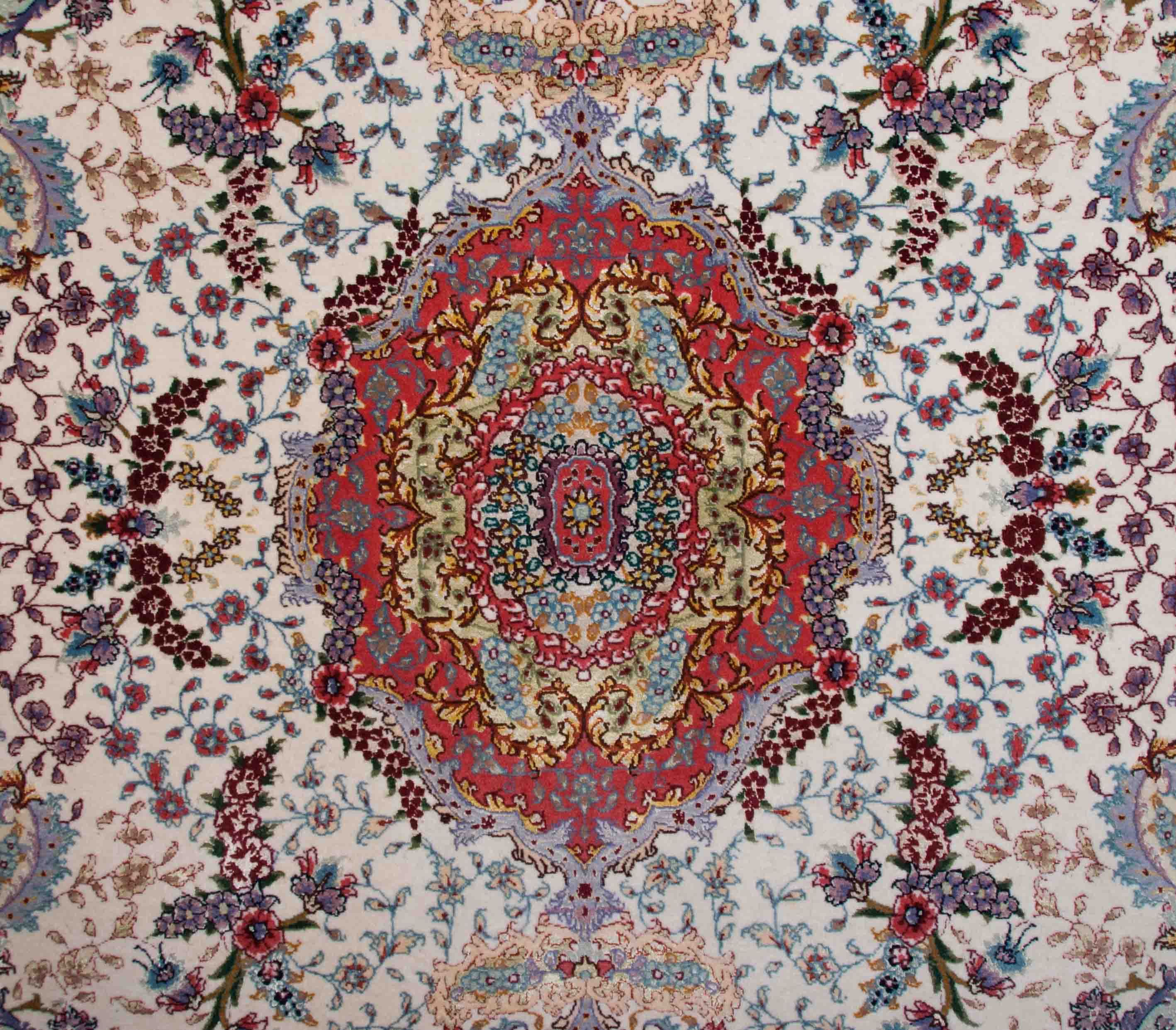 Eine Fotoaufnahme eines Täbriz Teppichs.