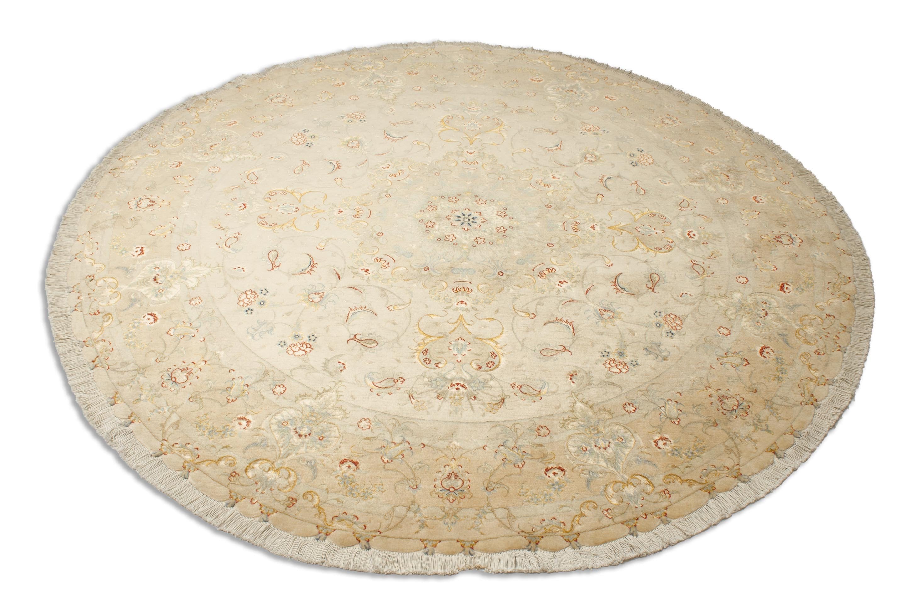 Eine Fotoaufnahme eines Täbriz Teppichs.