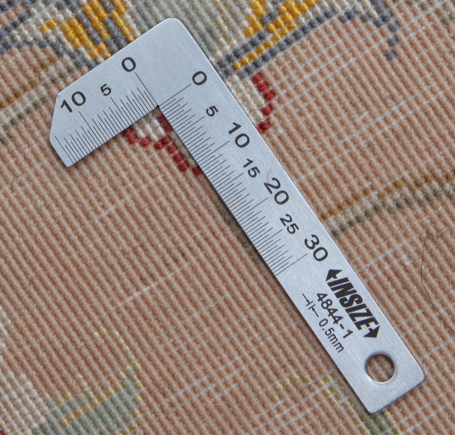 Eine Fotoaufnahme eines Täbriz Teppichs.