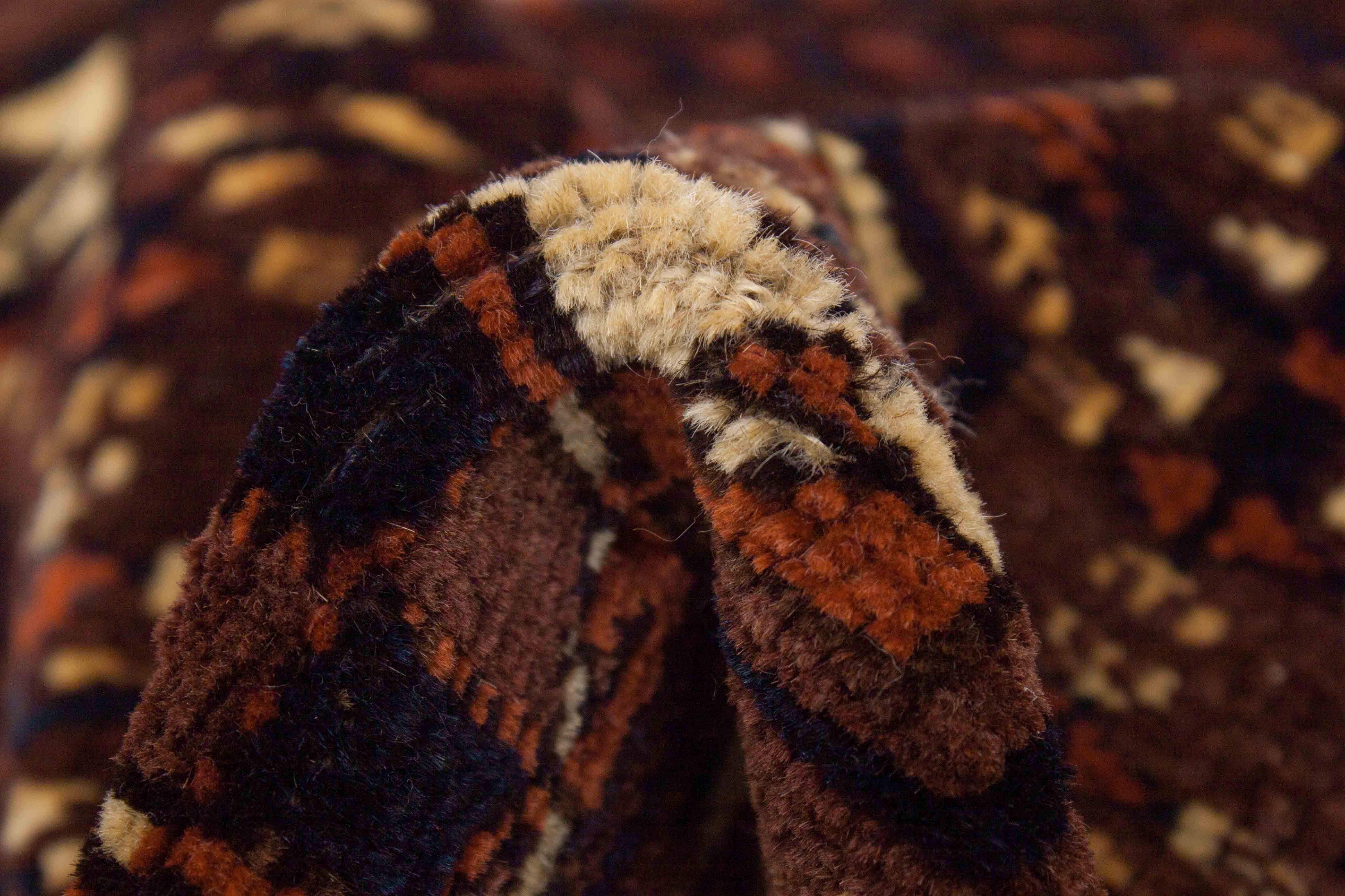 Eine Fotoaufnahme eines Turkmenischer Teppich Teppichs.