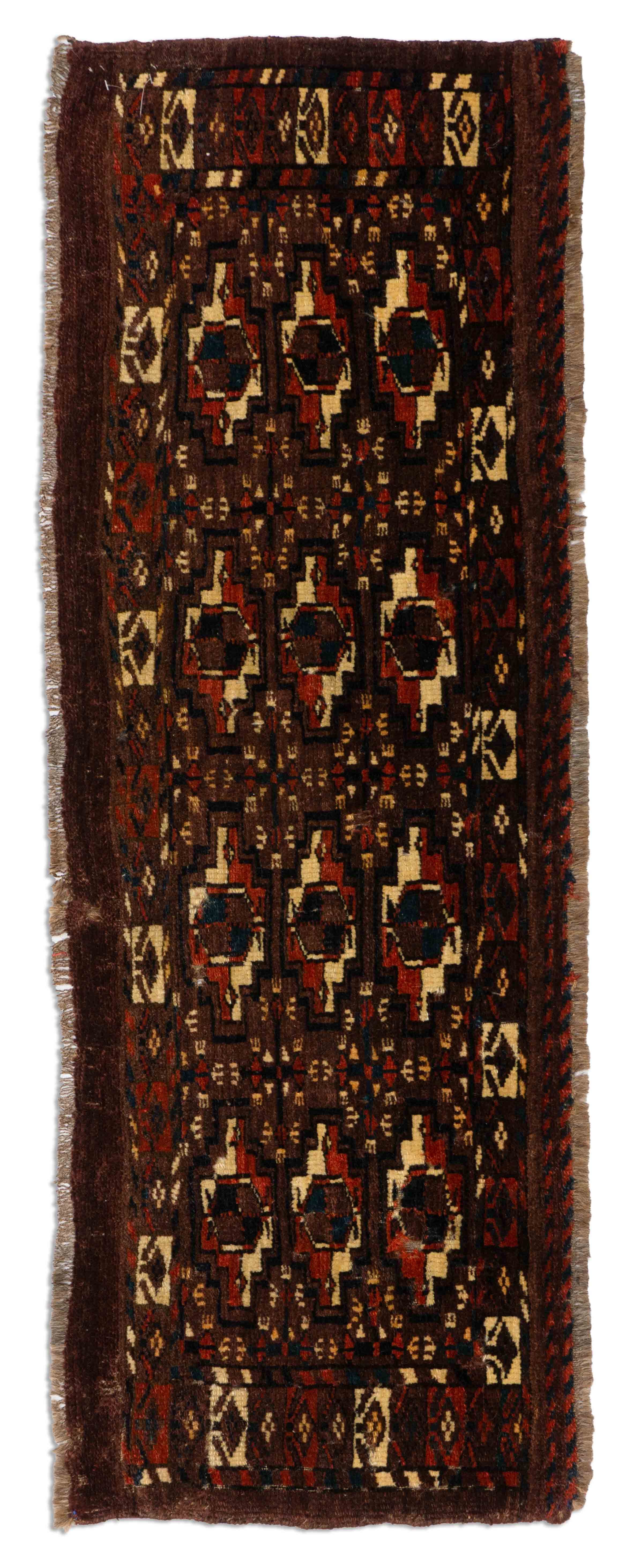 Eine Fotoaufnahme eines Turkmenischer Teppich Teppichs.