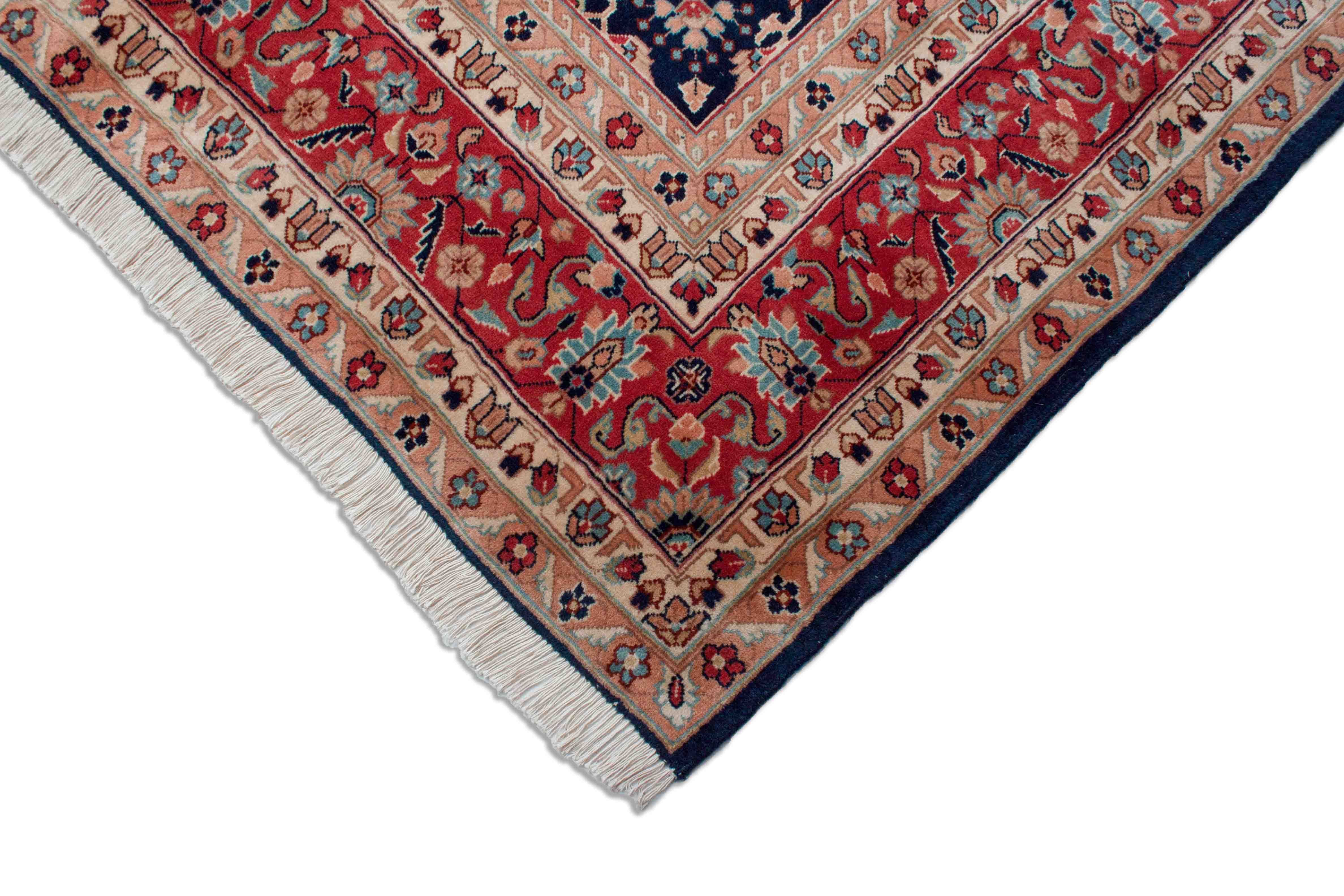 Eine Fotoaufnahme eines Sarough Teppichs.