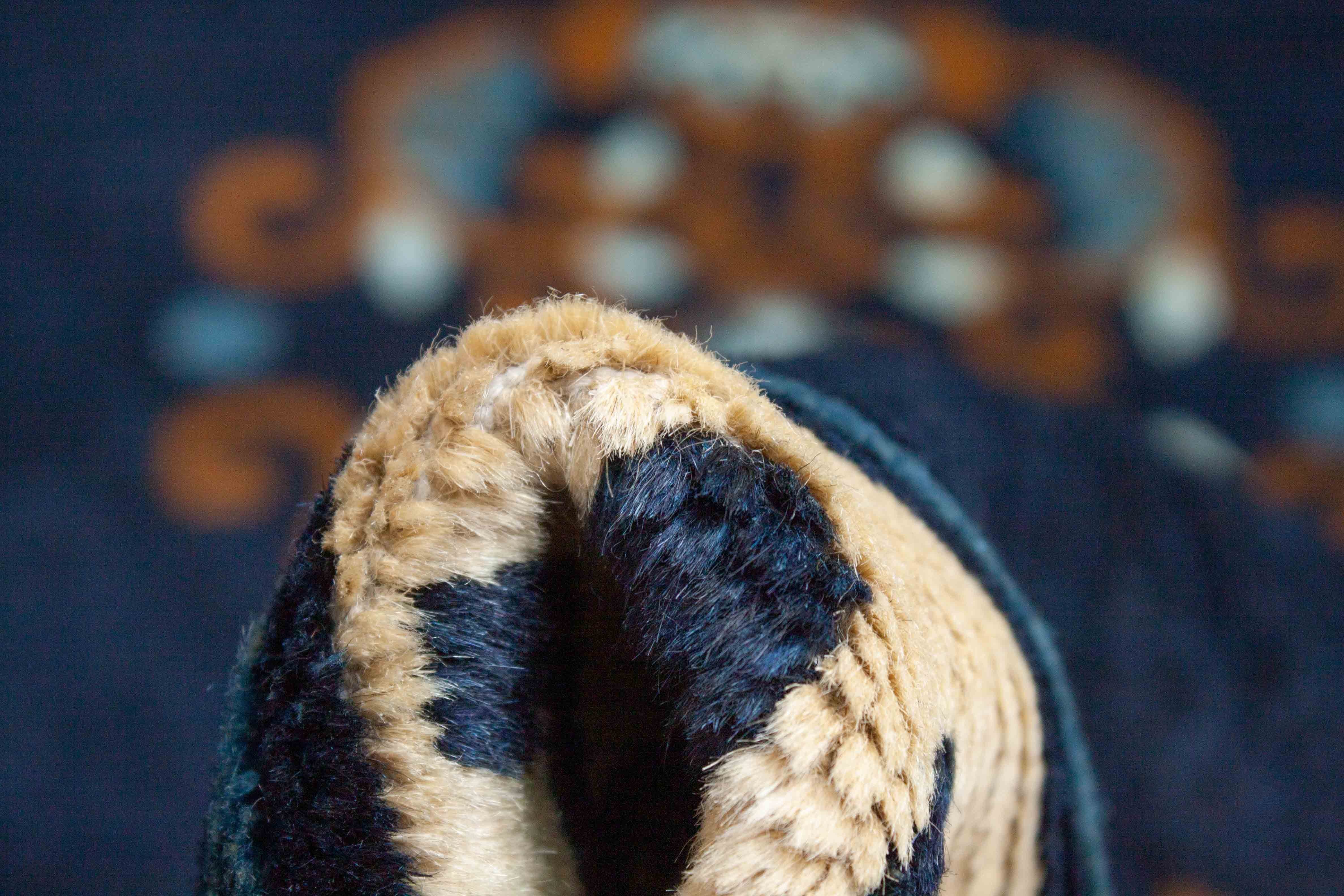 Eine Fotoaufnahme eines US Import China Teppich Teppichs.