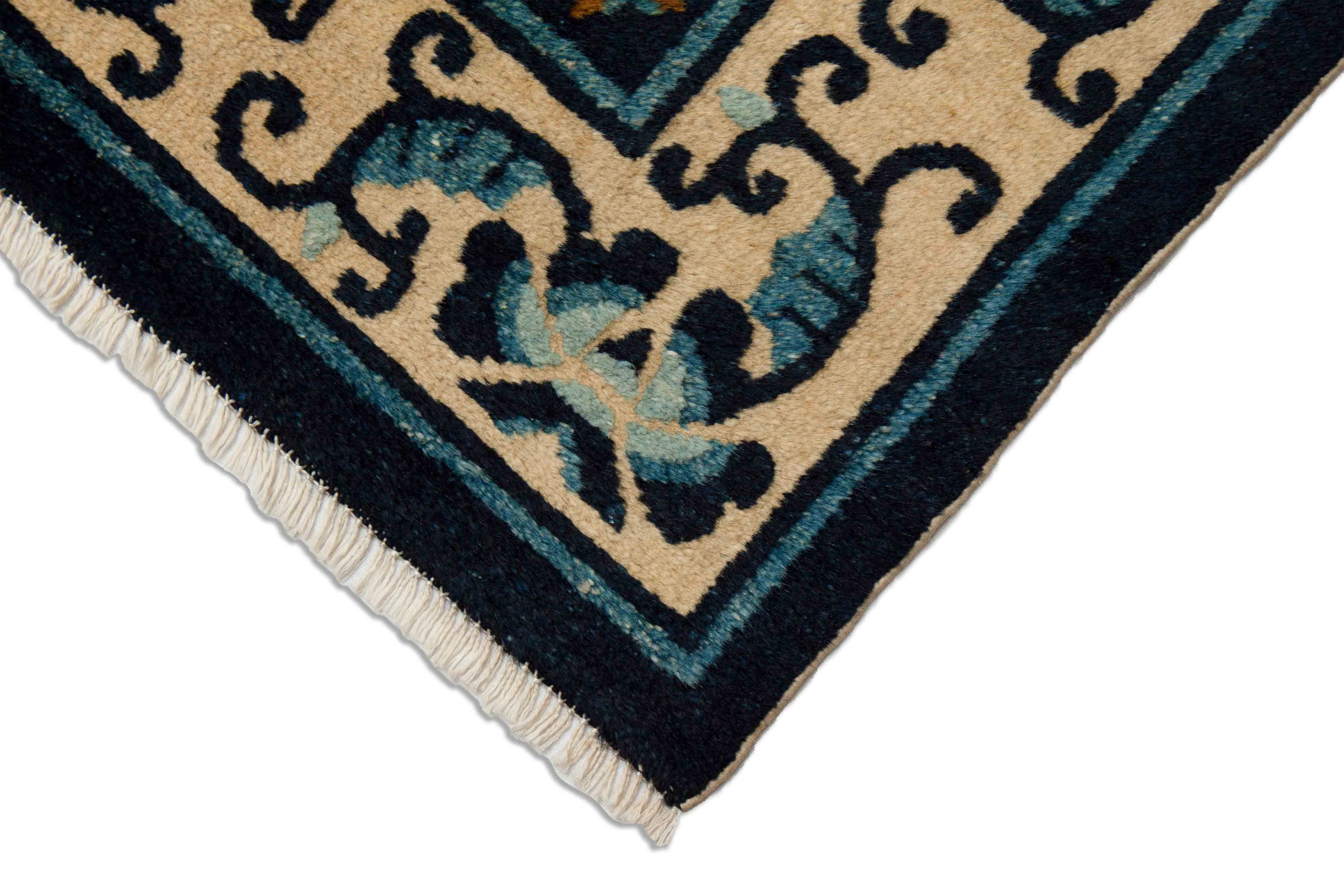 Eine Fotoaufnahme eines US Import China Teppich Teppichs.