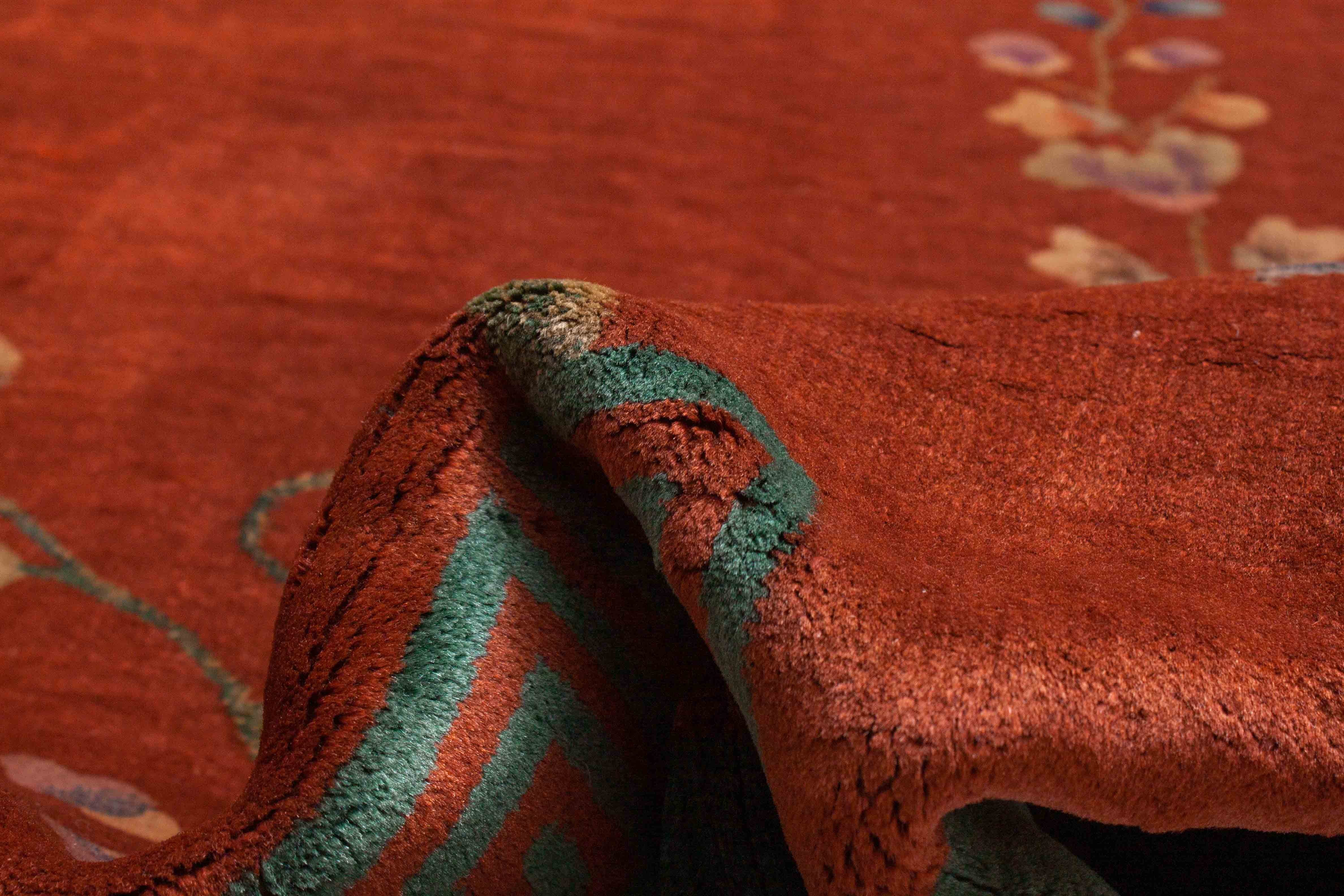 Eine Fotoaufnahme eines US Import China Teppich Teppichs.