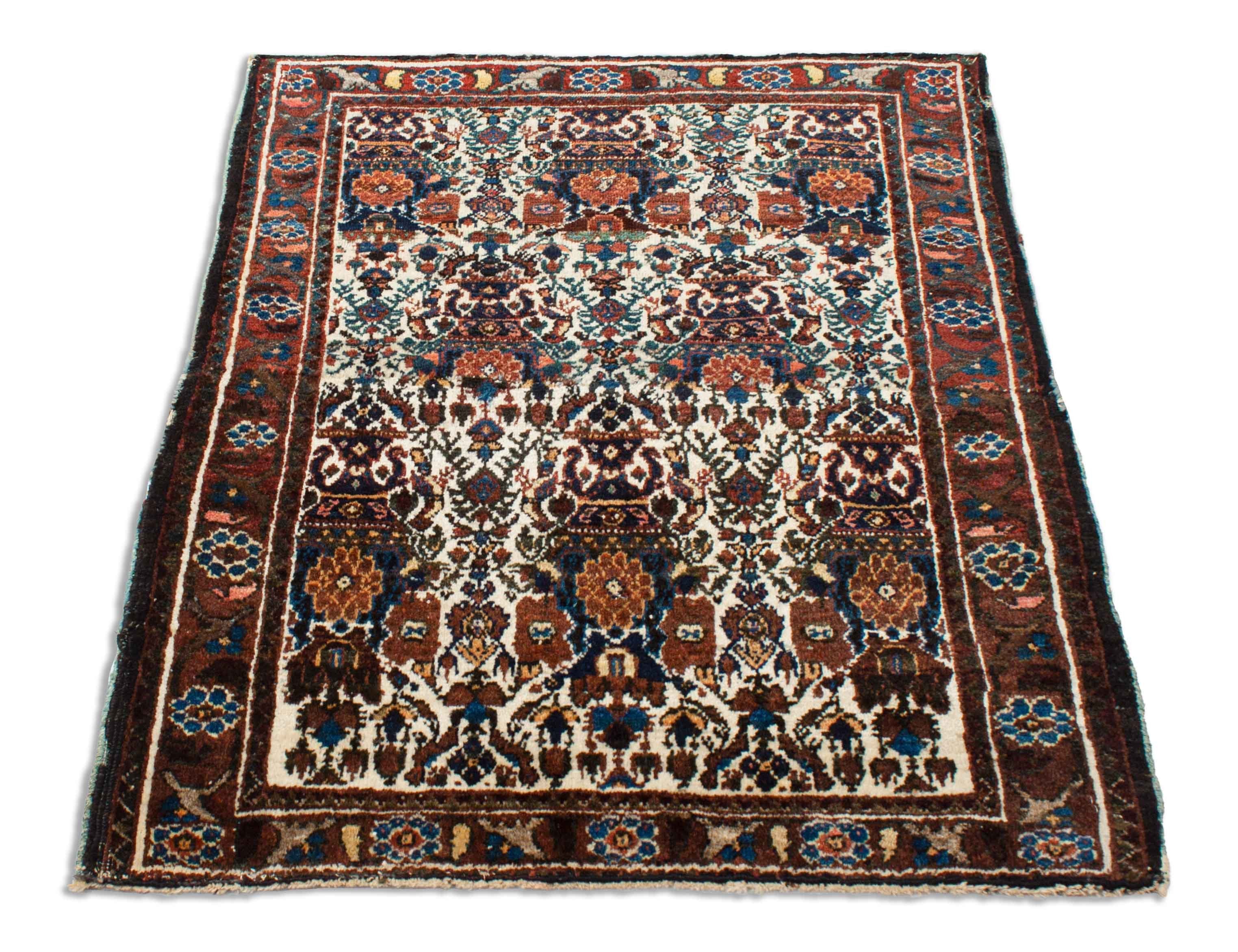 Eine Fotoaufnahme eines Abadeh Teppichs.