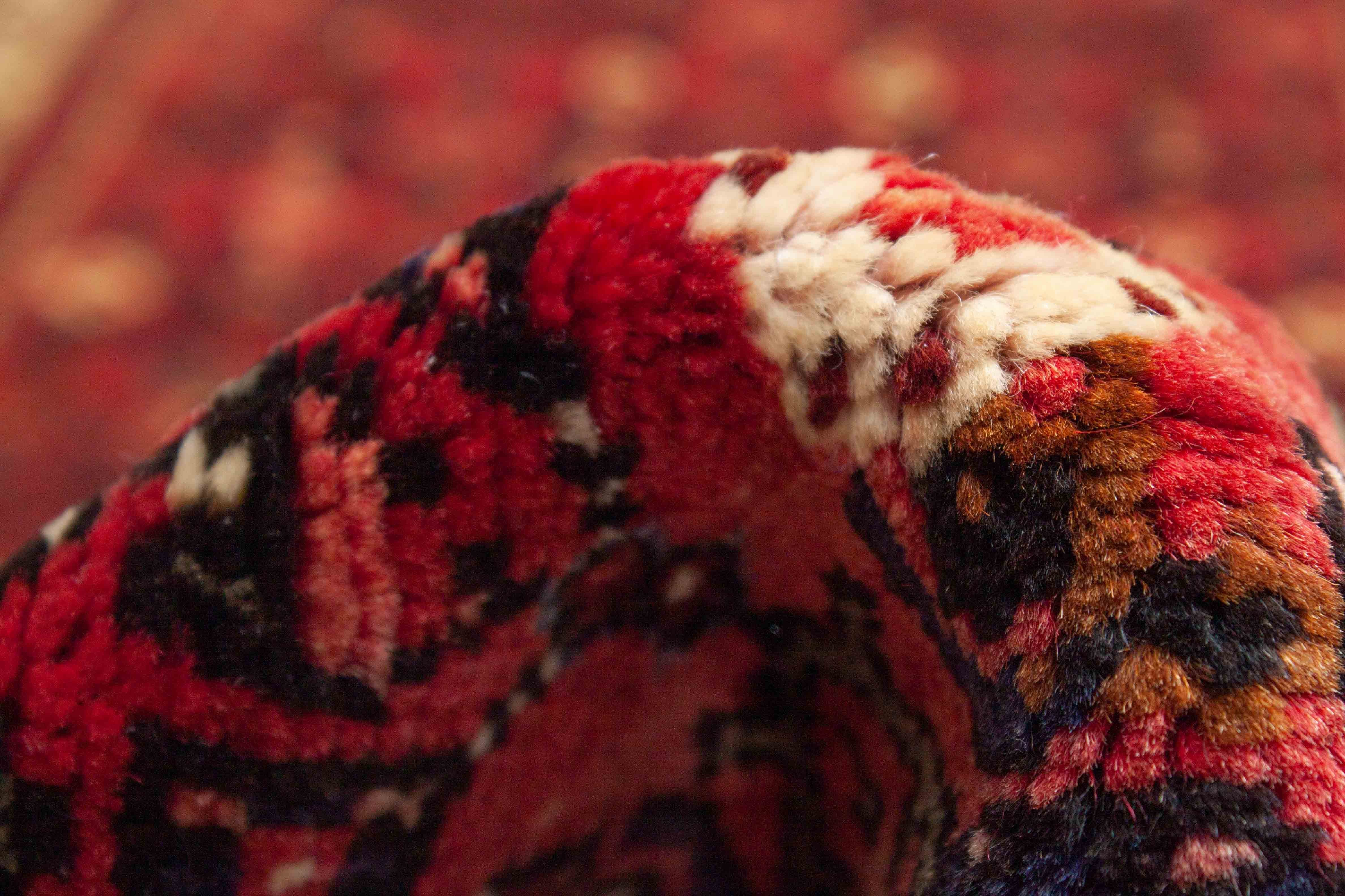 Eine Fotoaufnahme eines Hosseinabad Teppichs.