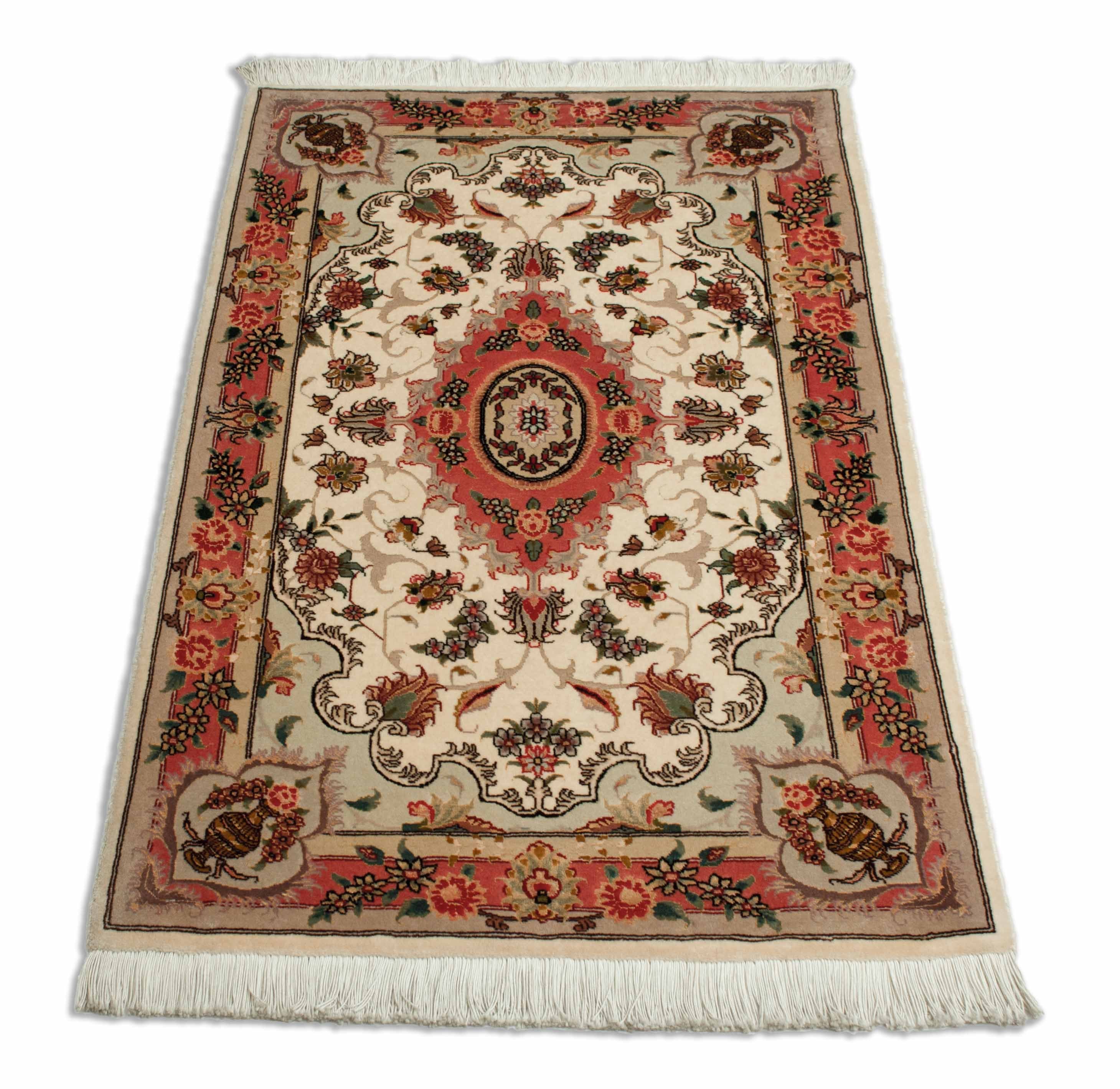 Eine Fotoaufnahme eines Täbriz Teppichs.