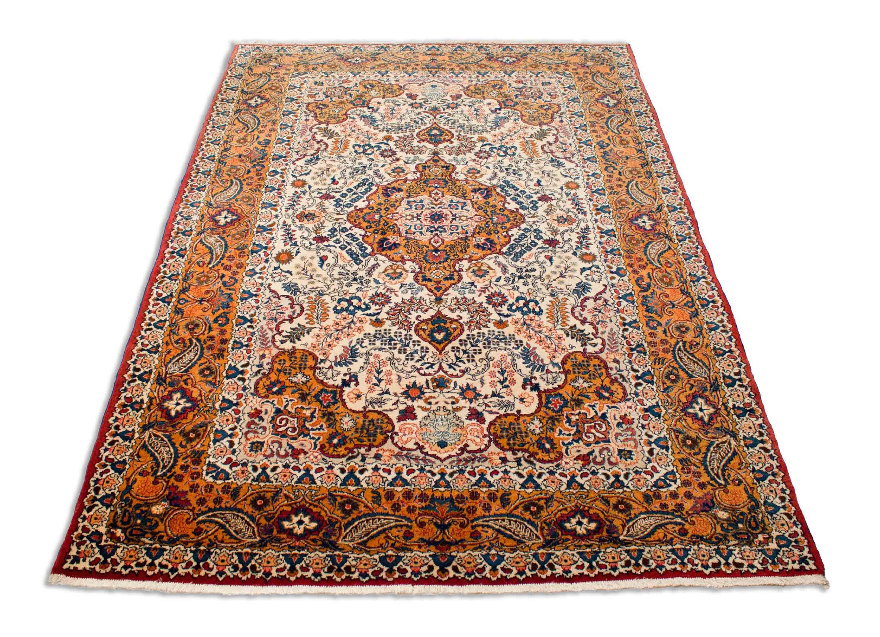 Eine Fotoaufnahme eines Keshan Teppichs.