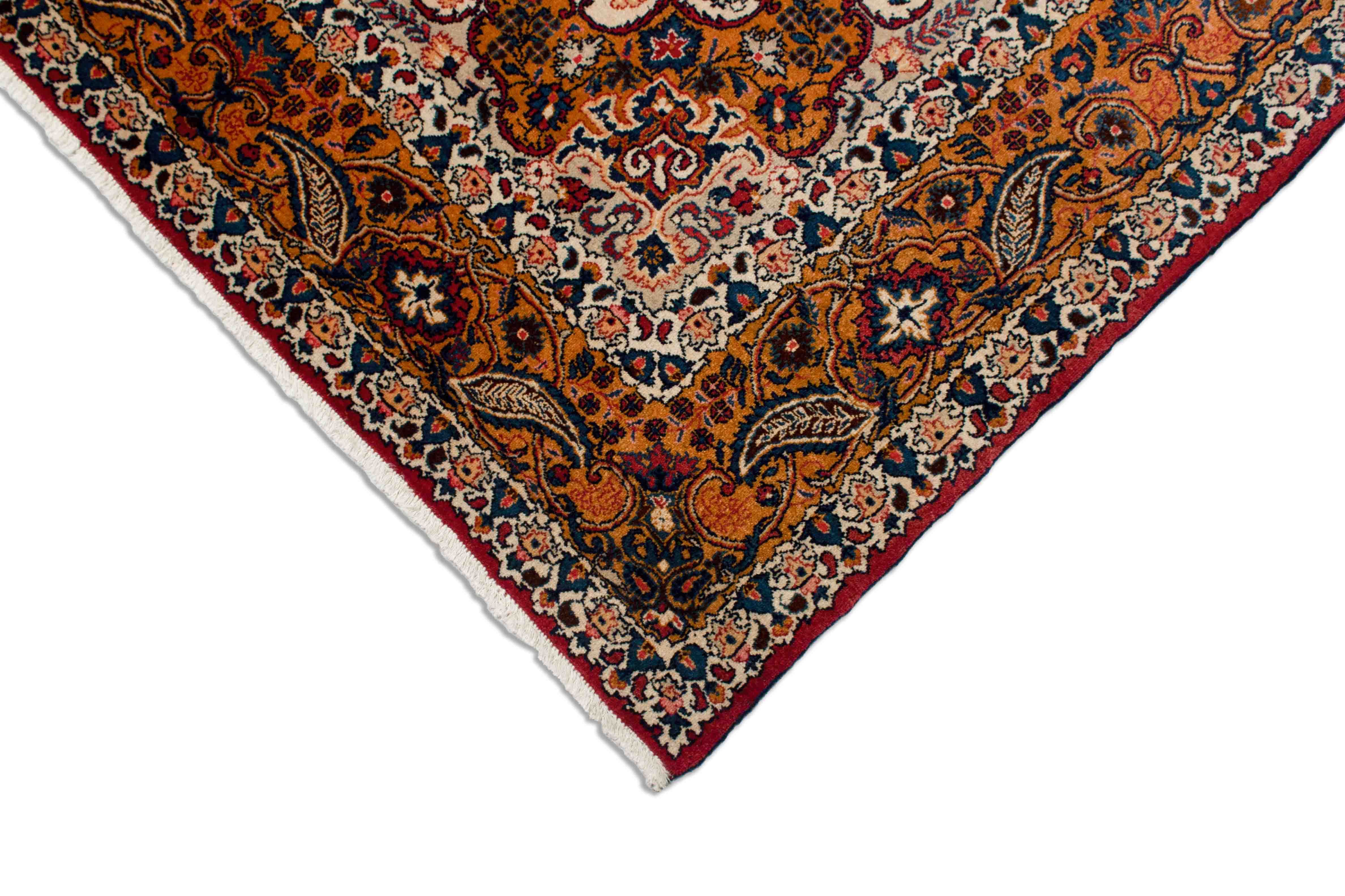 Eine Fotoaufnahme eines Keshan Teppichs.