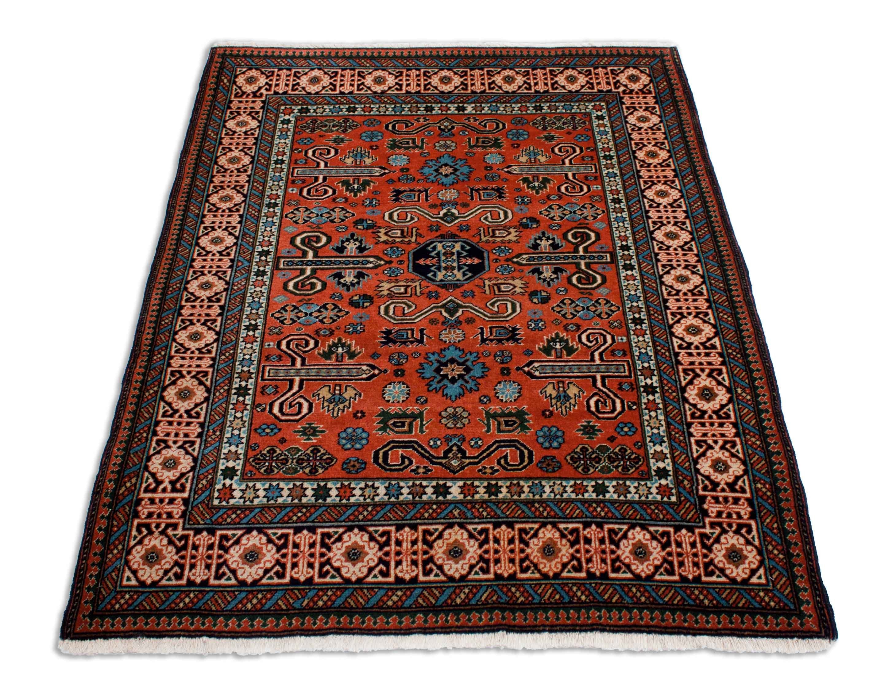 Eine Fotoaufnahme eines Schirwan Teppichs.