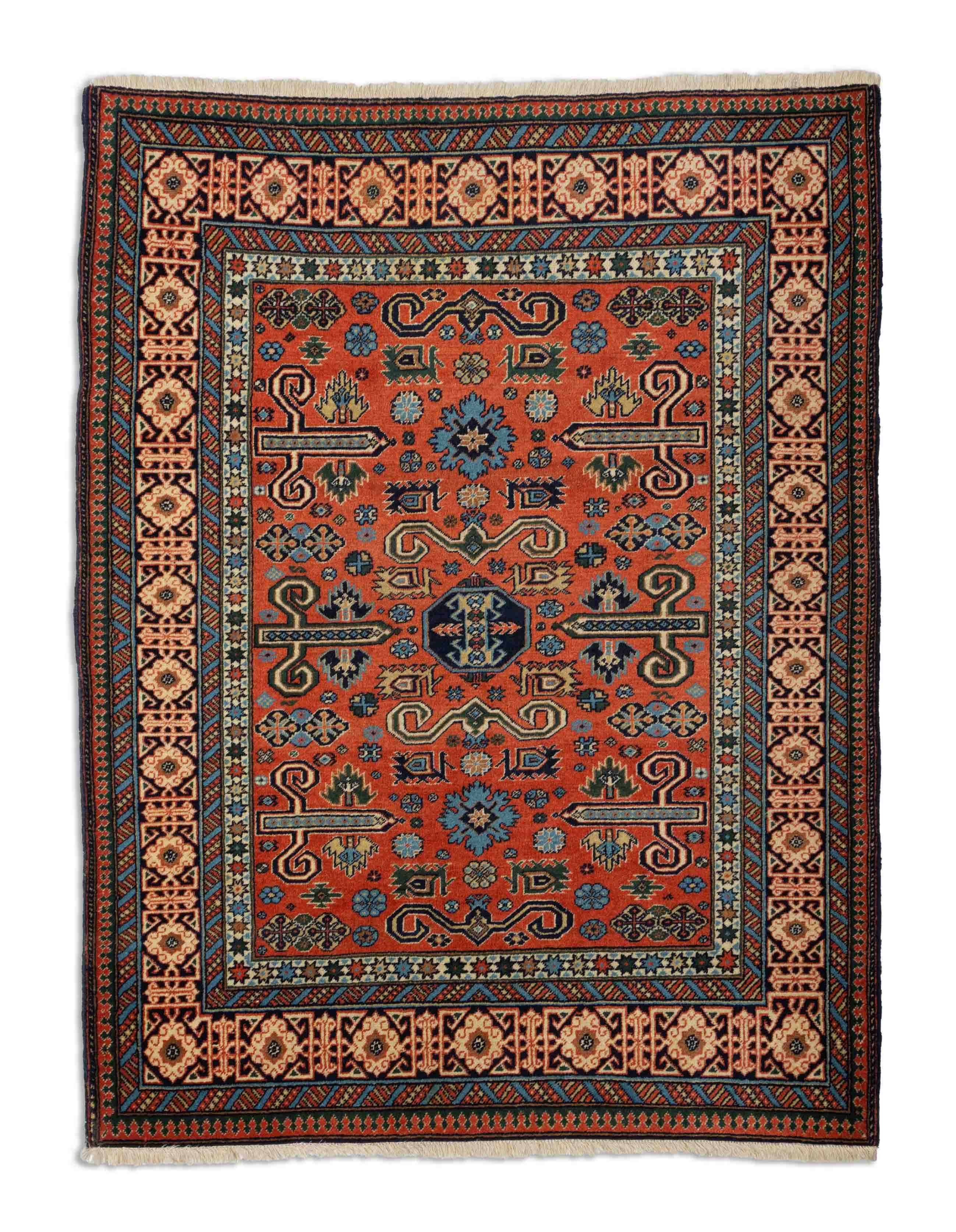 Eine Fotoaufnahme eines Schirwan Teppichs.