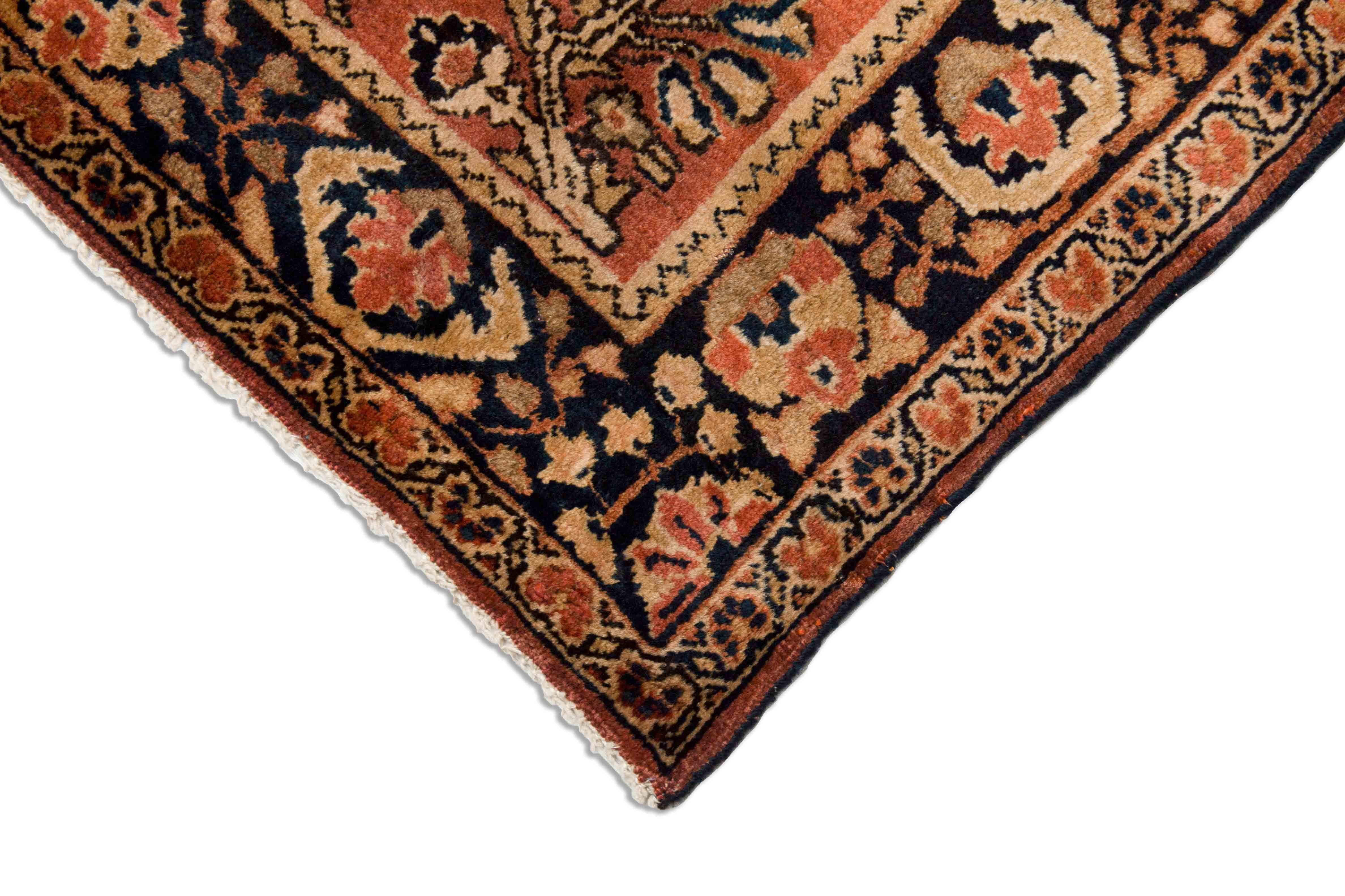 Eine Fotoaufnahme eines Re-Import Sarough Teppichs.