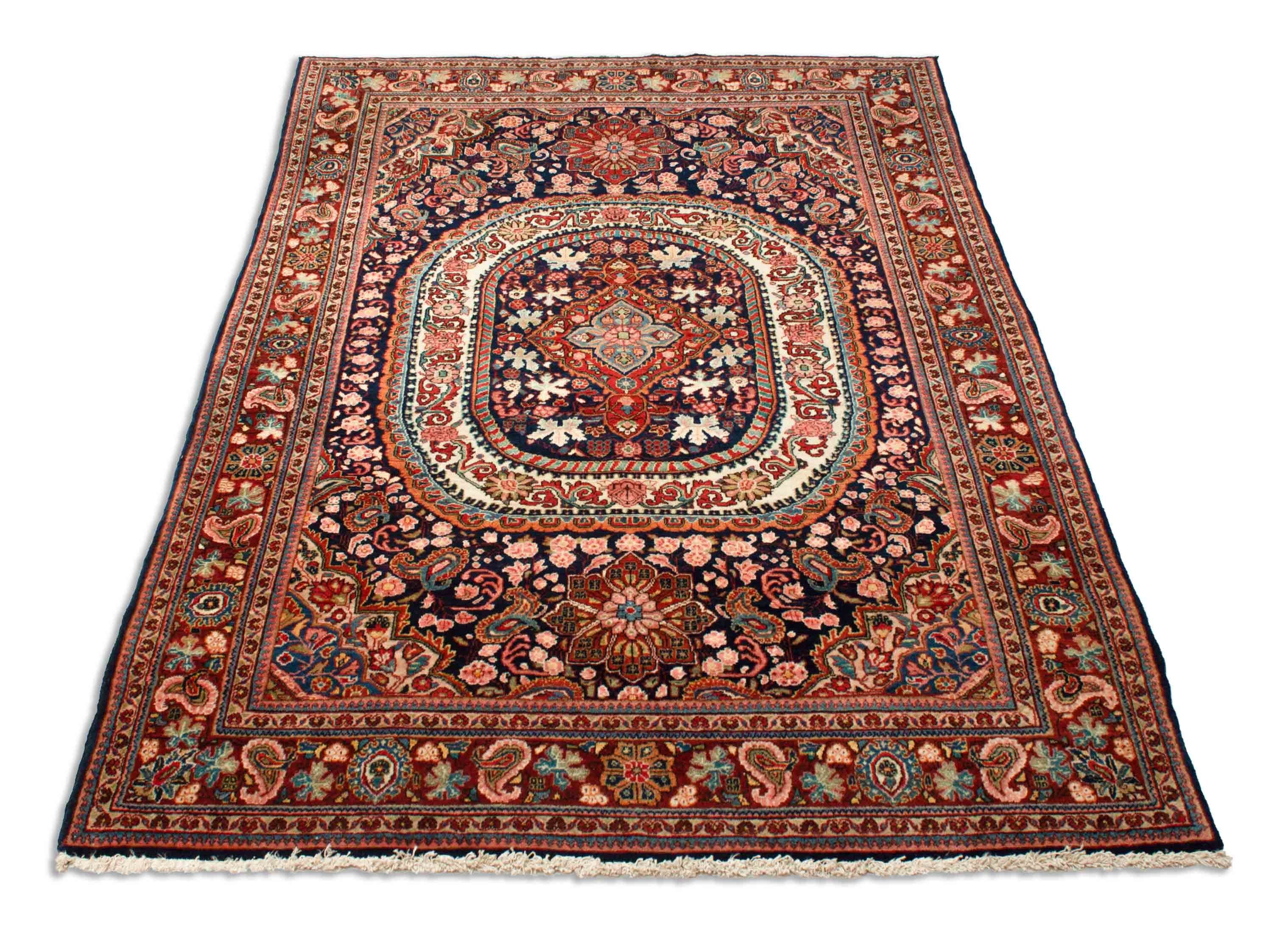 Eine Fotoaufnahme eines Sarough Teppichs.