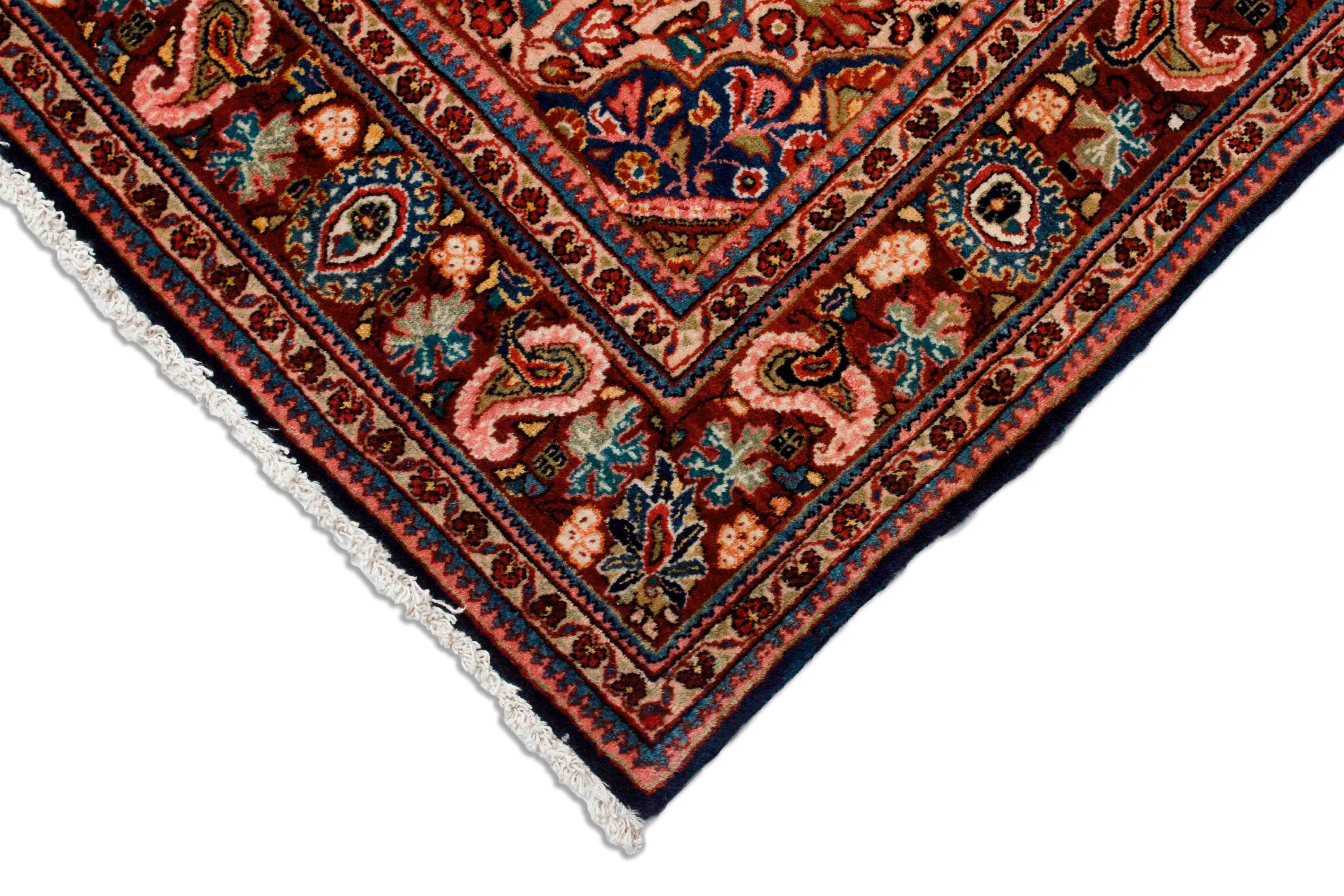 Eine Fotoaufnahme eines Sarough Teppichs.