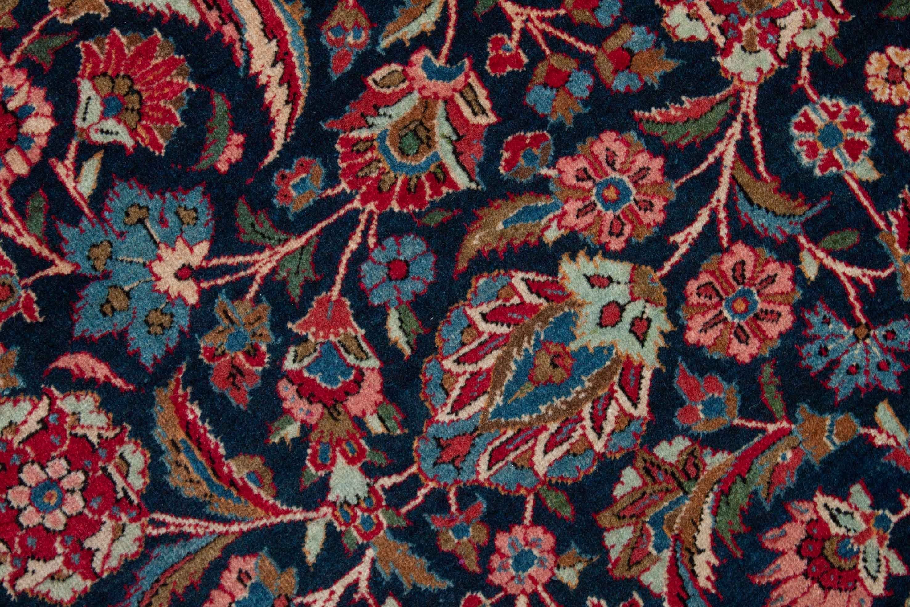 Eine Fotoaufnahme eines Keshan Teppichs.