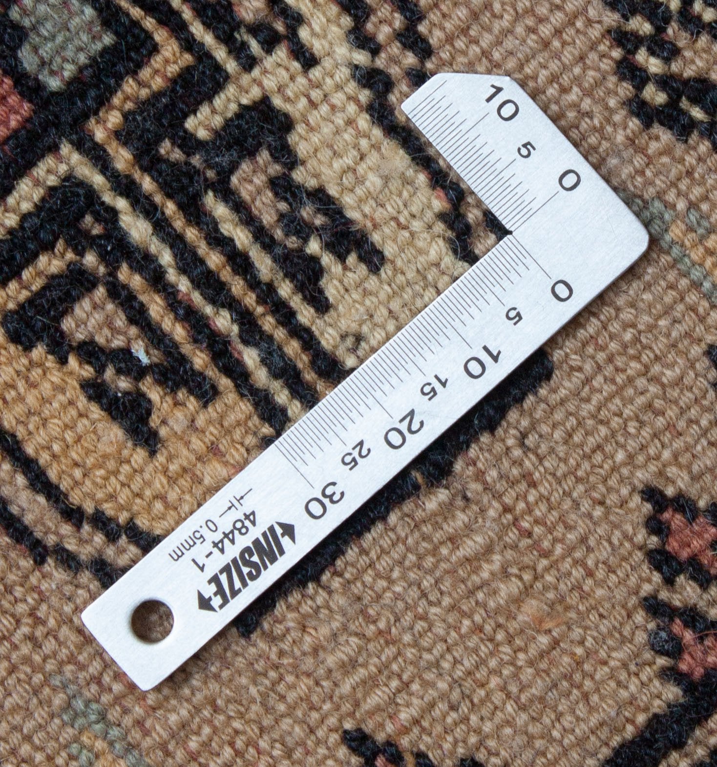 Eine Fotoaufnahme eines Buchara Teppichs.