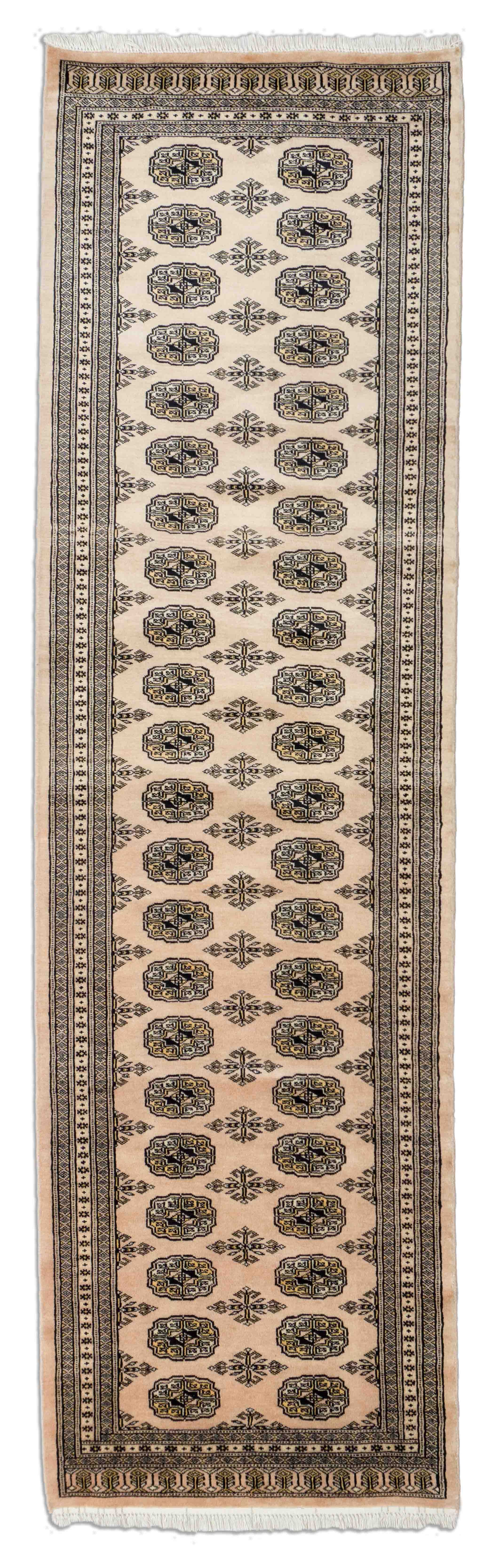 Eine Fotoaufnahme eines Buchara Teppichs.