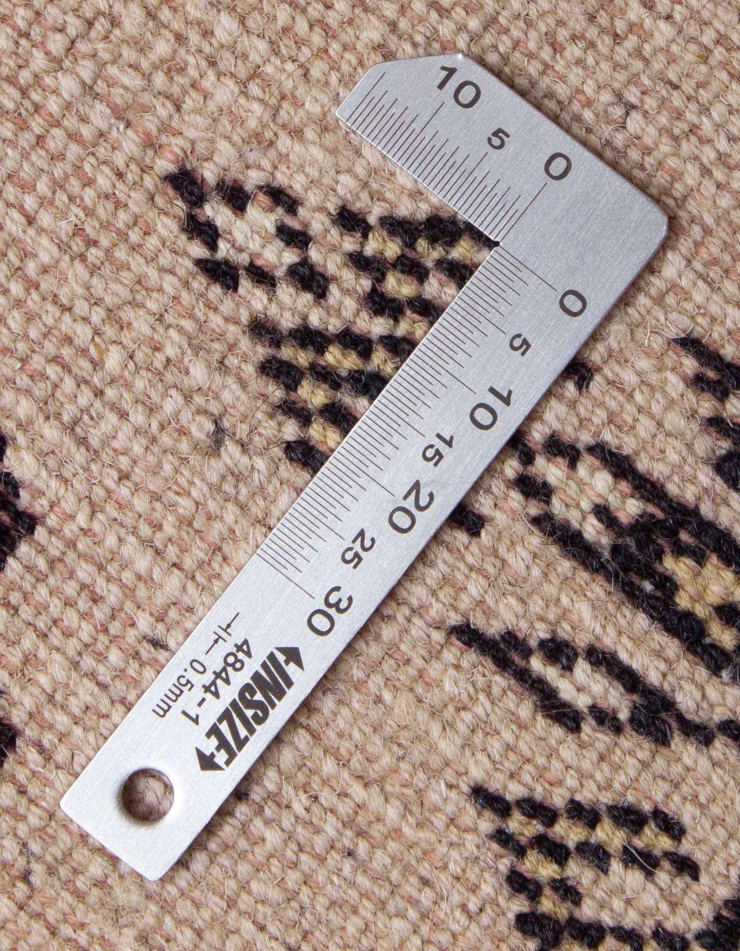 Eine Fotoaufnahme eines Buchara Teppichs.