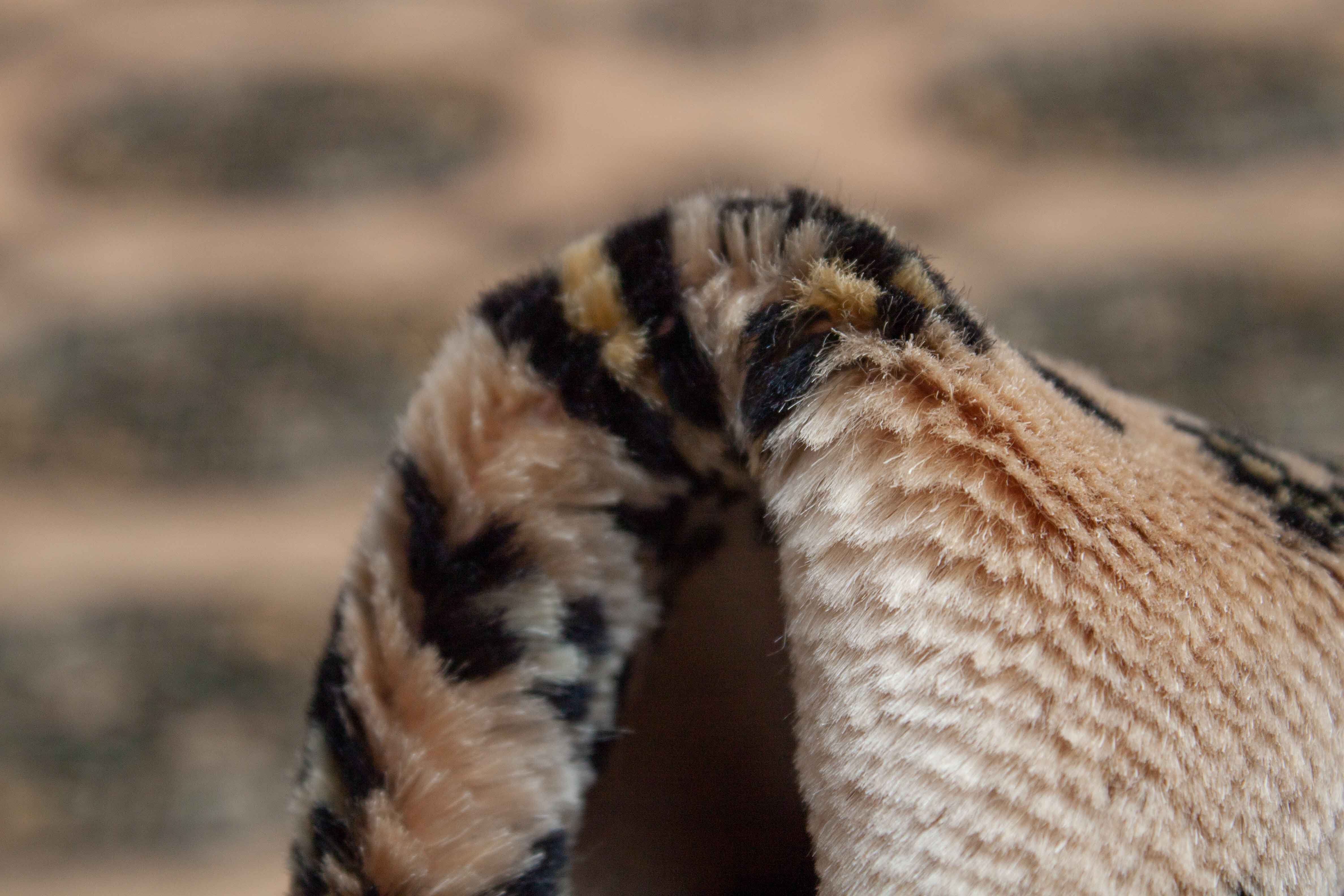 Eine Fotoaufnahme eines Buchara Teppichs.