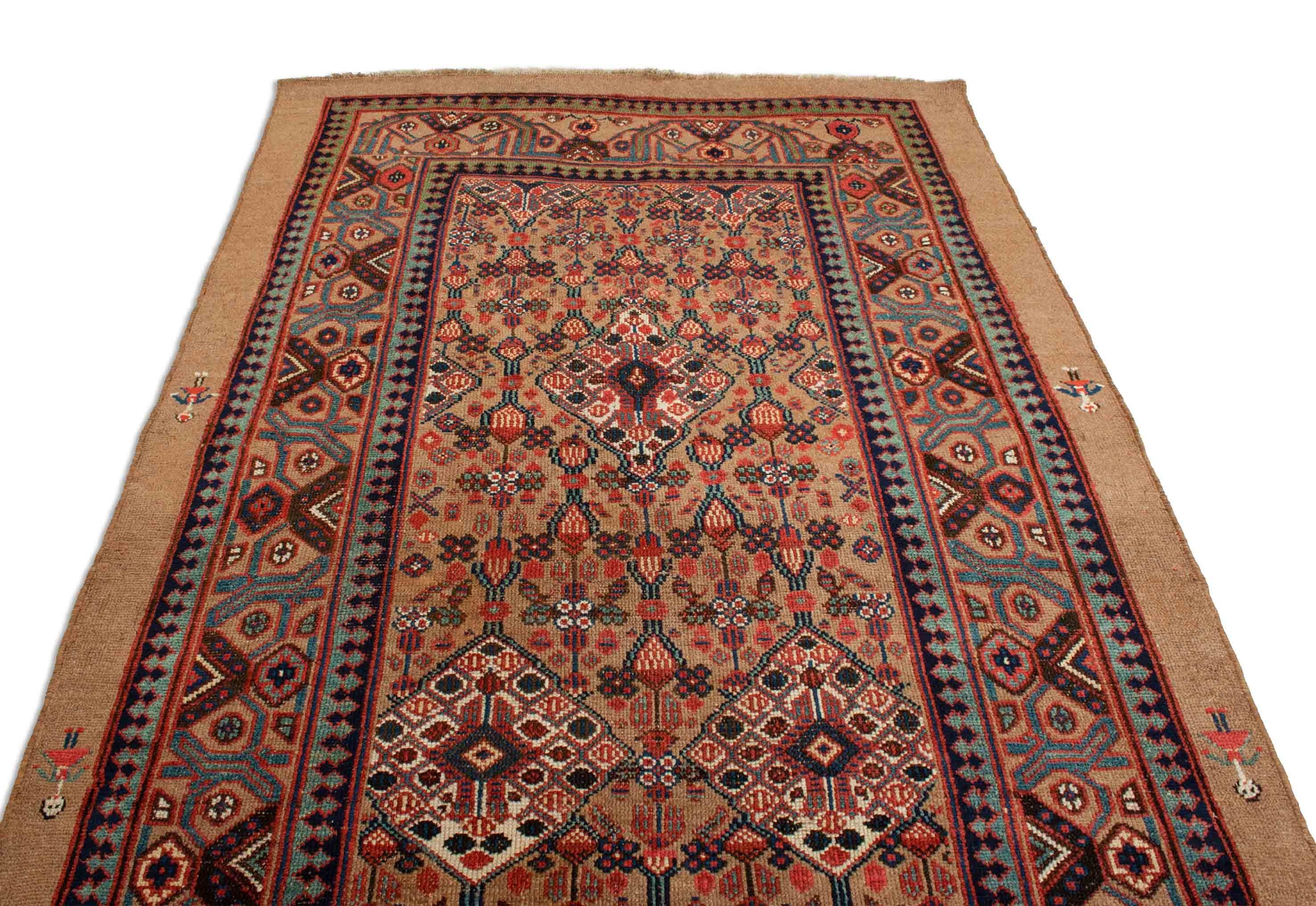 Eine Fotoaufnahme eines Hamadan Teppichs.