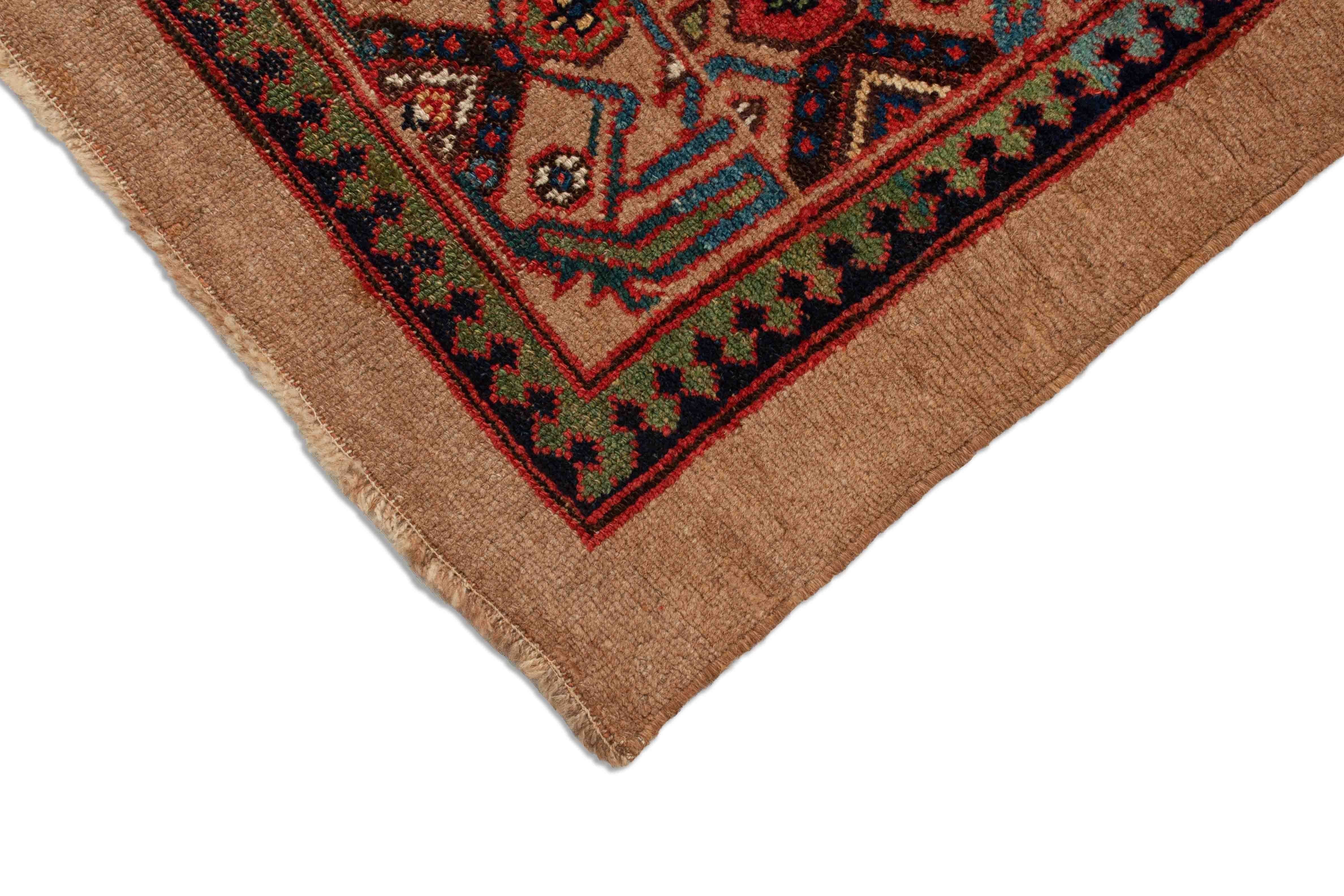 Eine Fotoaufnahme eines Hamadan Teppichs.