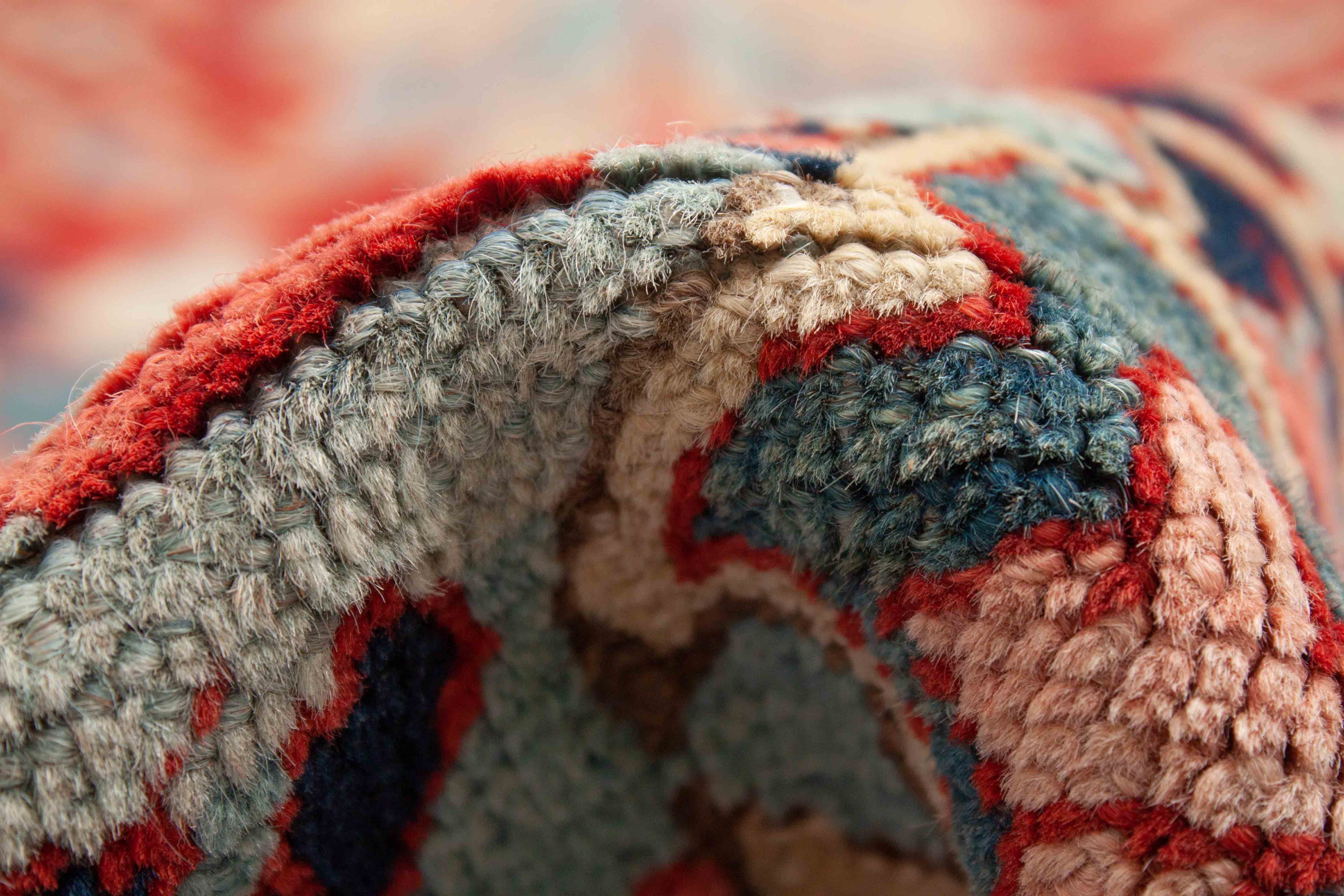 Eine Fotoaufnahme eines Heriz Teppichs.