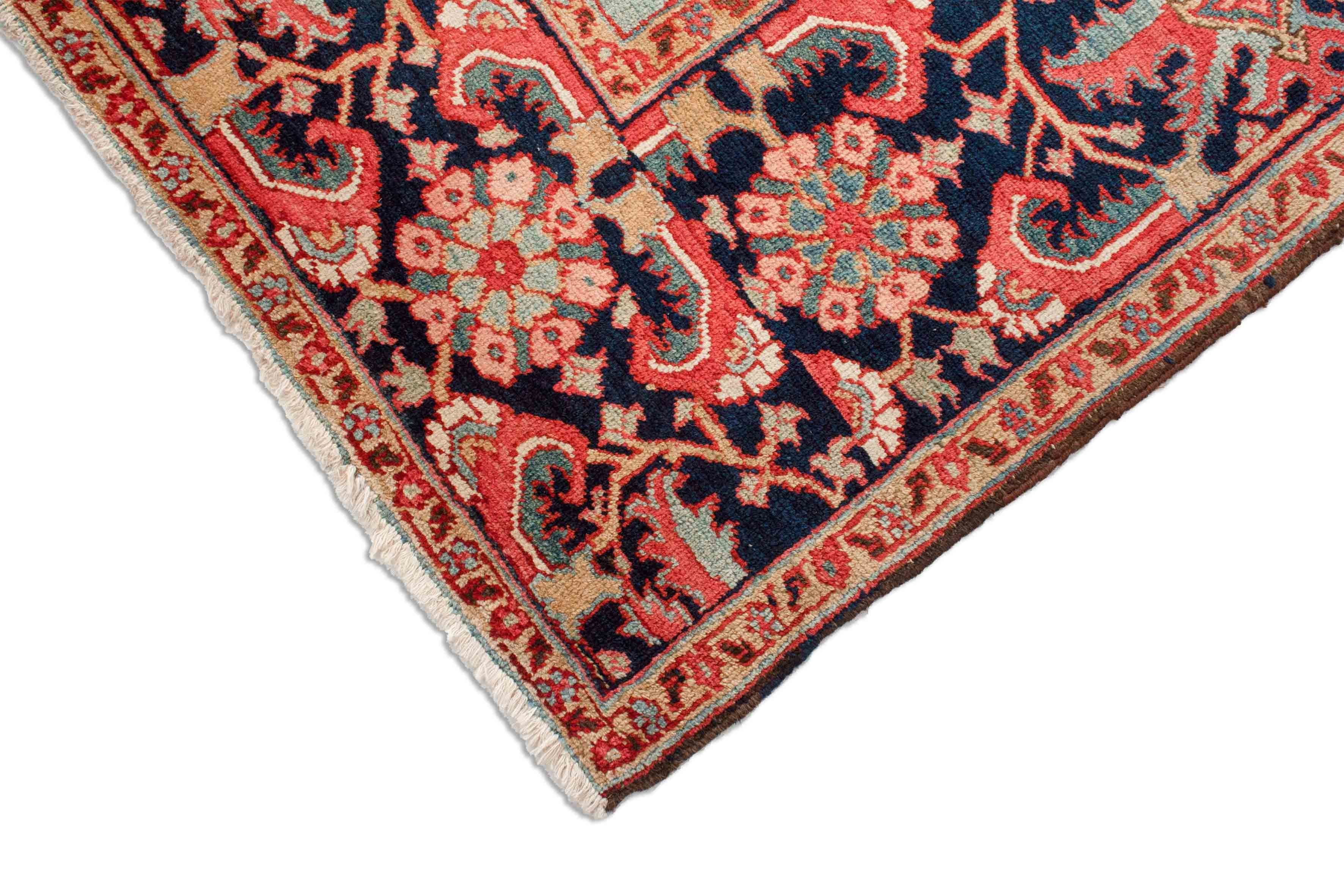 Eine Fotoaufnahme eines Heriz Teppichs.