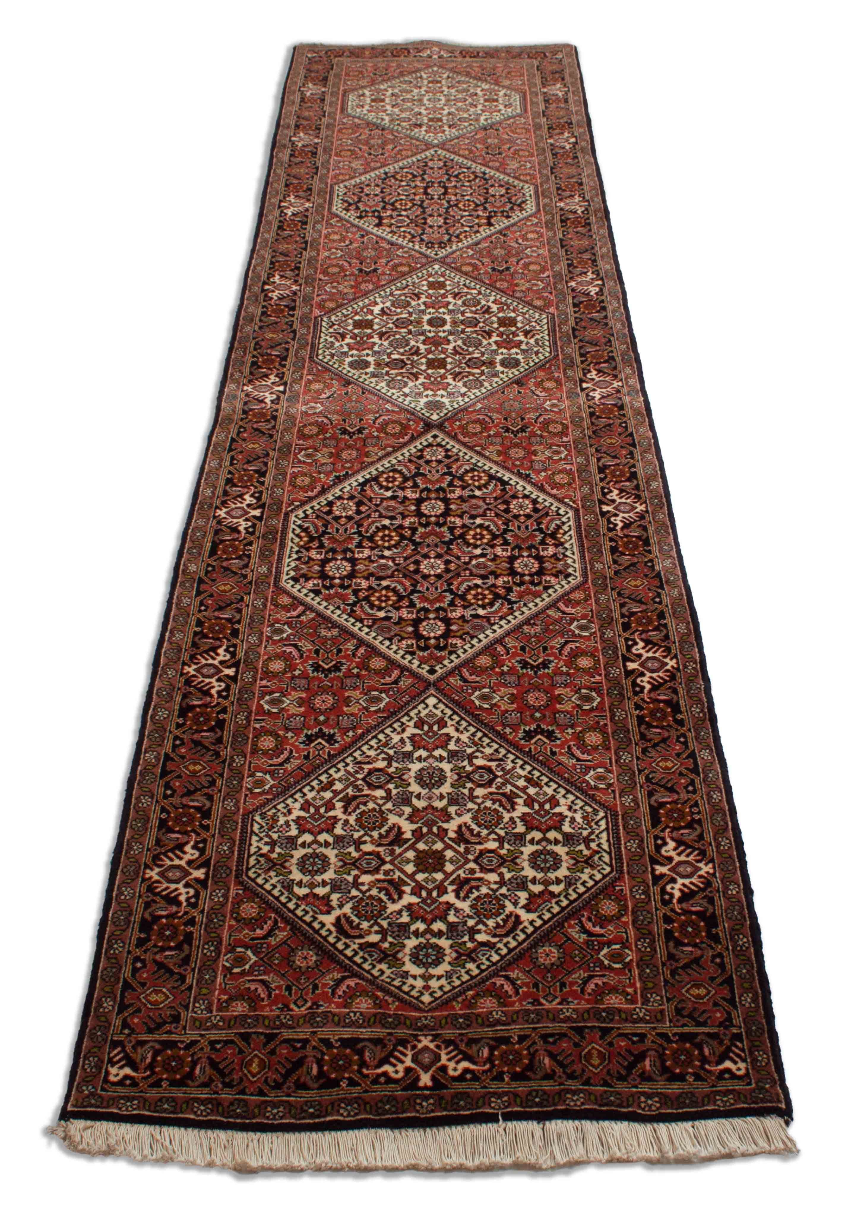 Eine Fotoaufnahme eines Bidjar Teppichs.