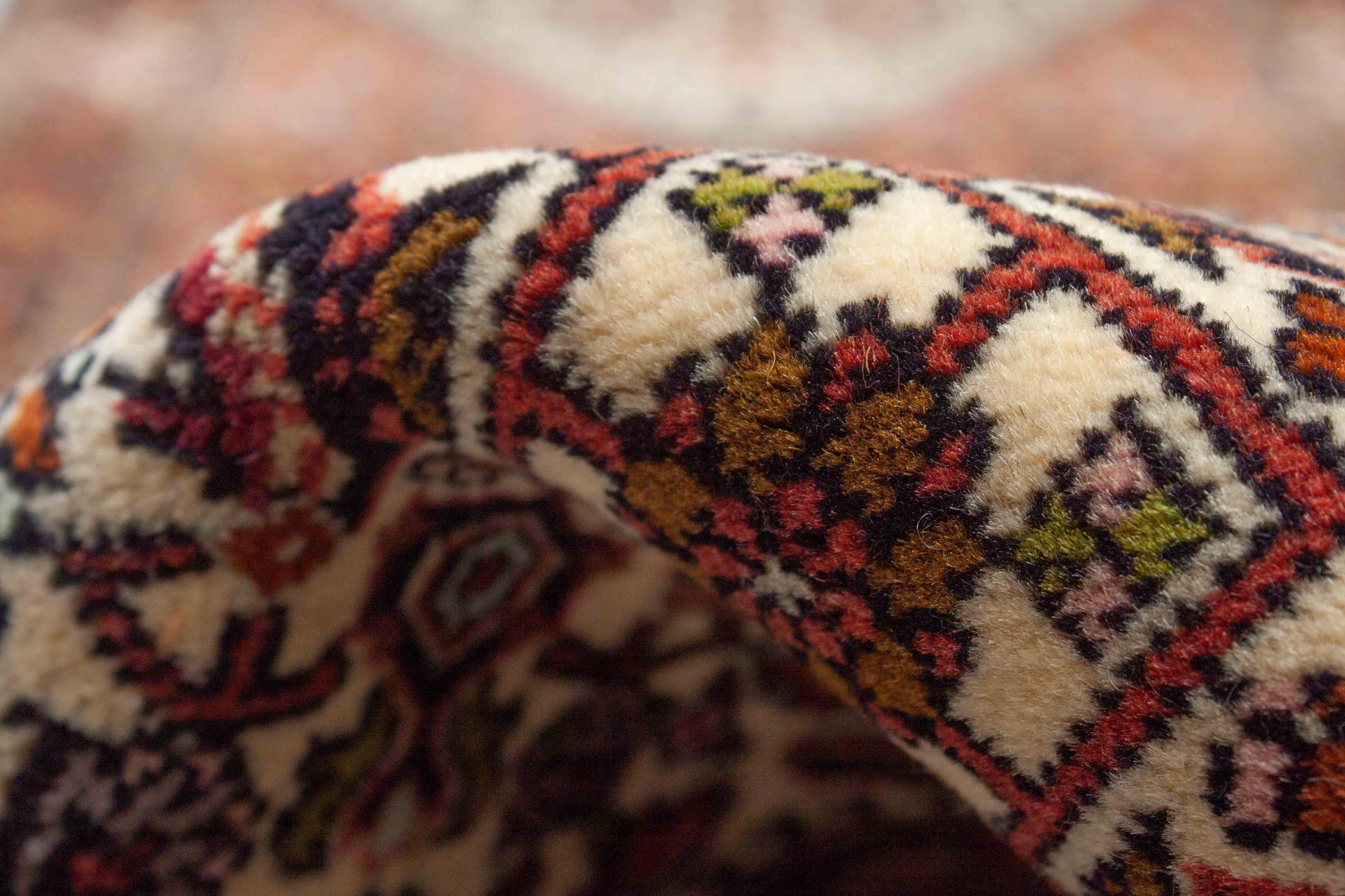 Eine Fotoaufnahme eines Bidjar Teppichs.