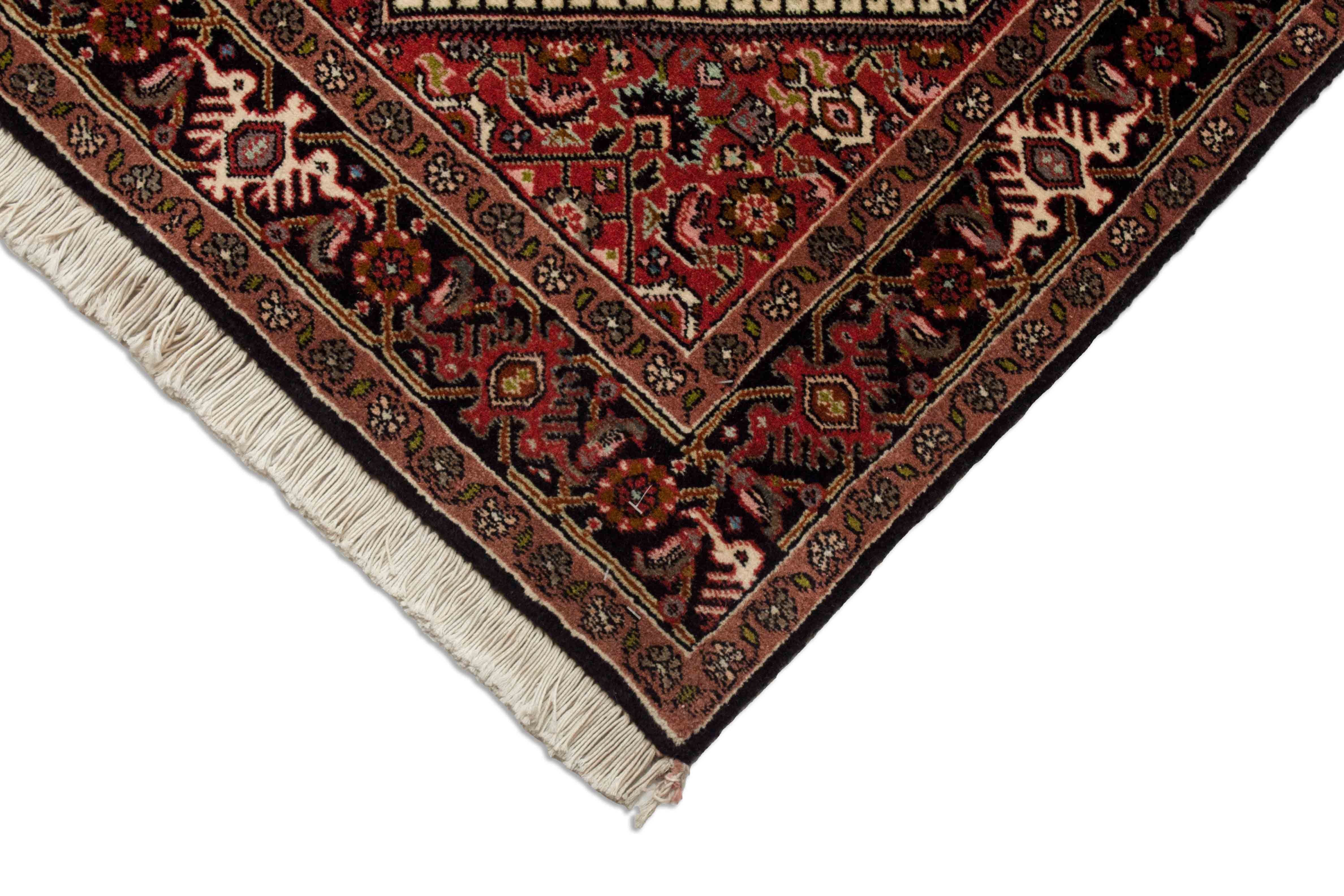 Eine Fotoaufnahme eines Bidjar Teppichs.