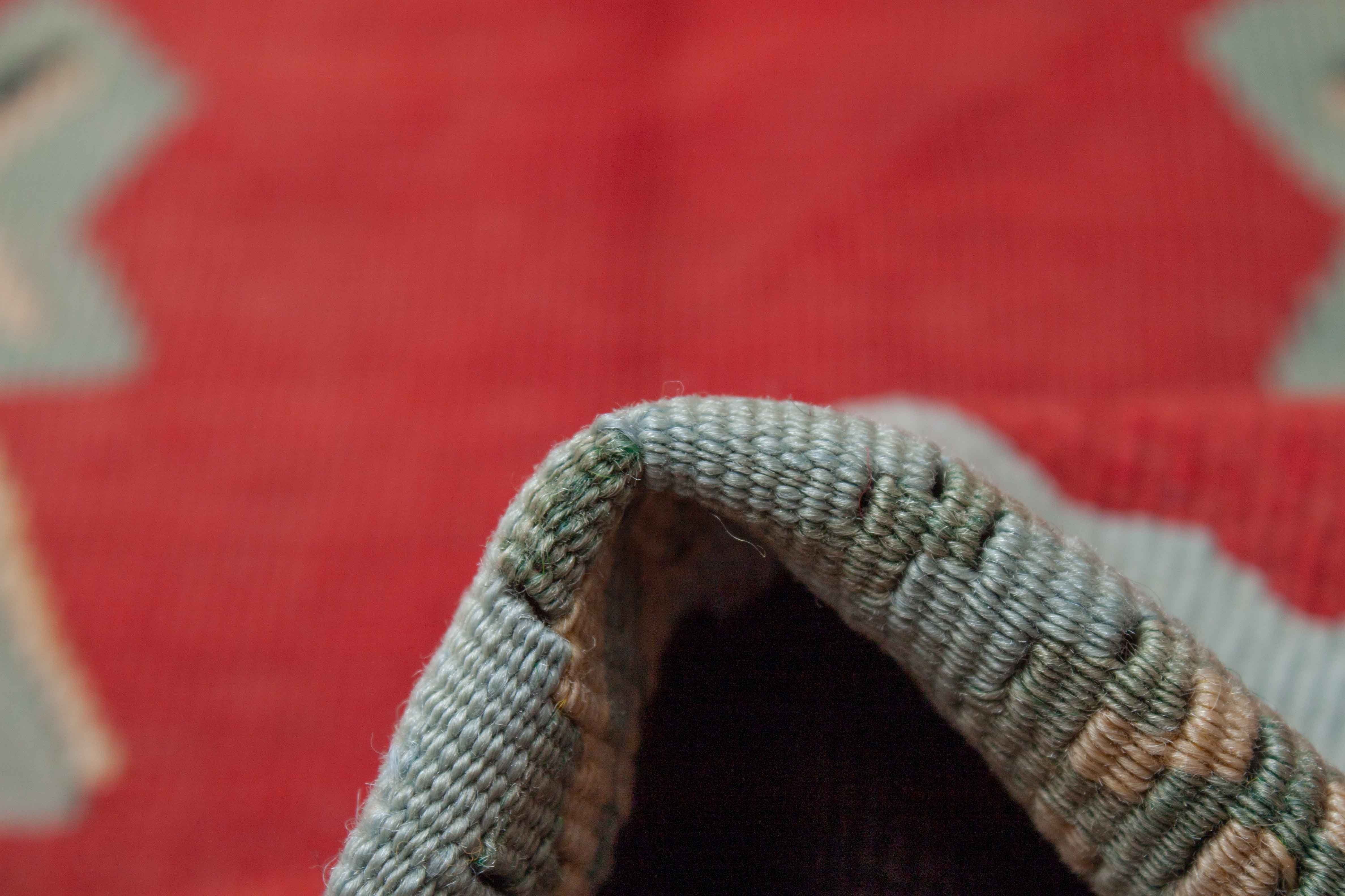 Eine Fotoaufnahme eines Kelim Teppichs.