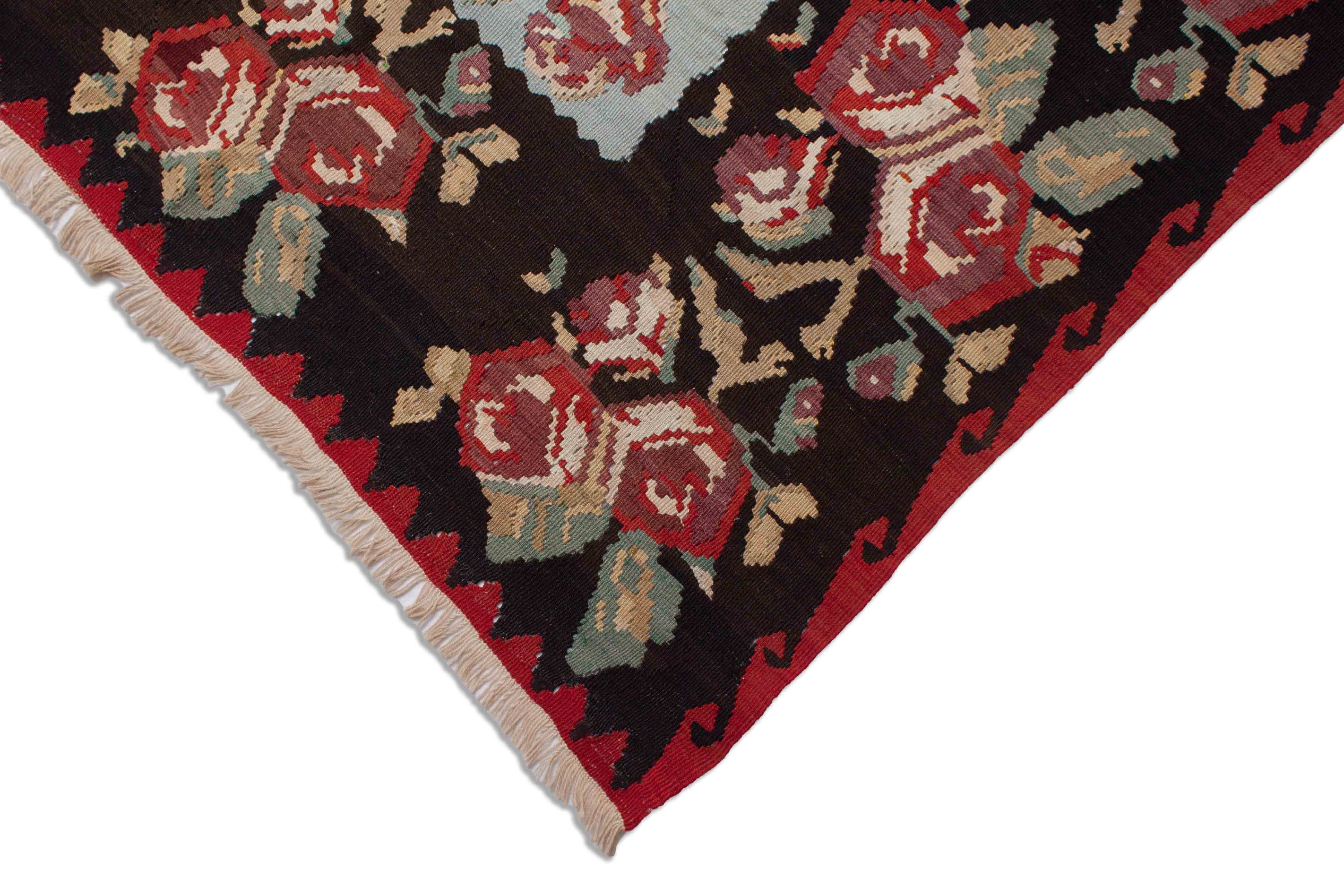 Eine Fotoaufnahme eines Kelim Teppichs.