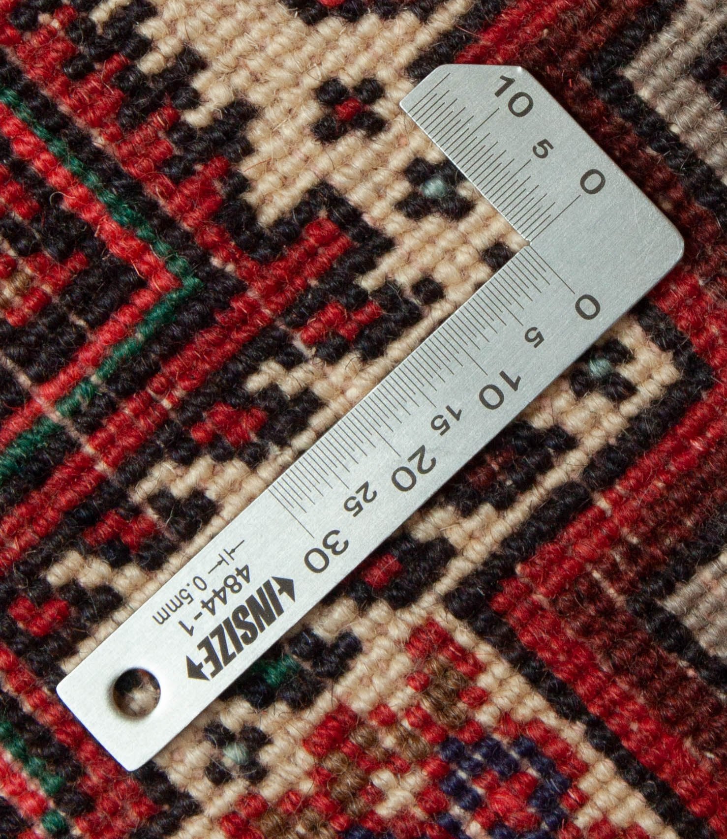 Eine Fotoaufnahme eines Goltogh Teppichs.