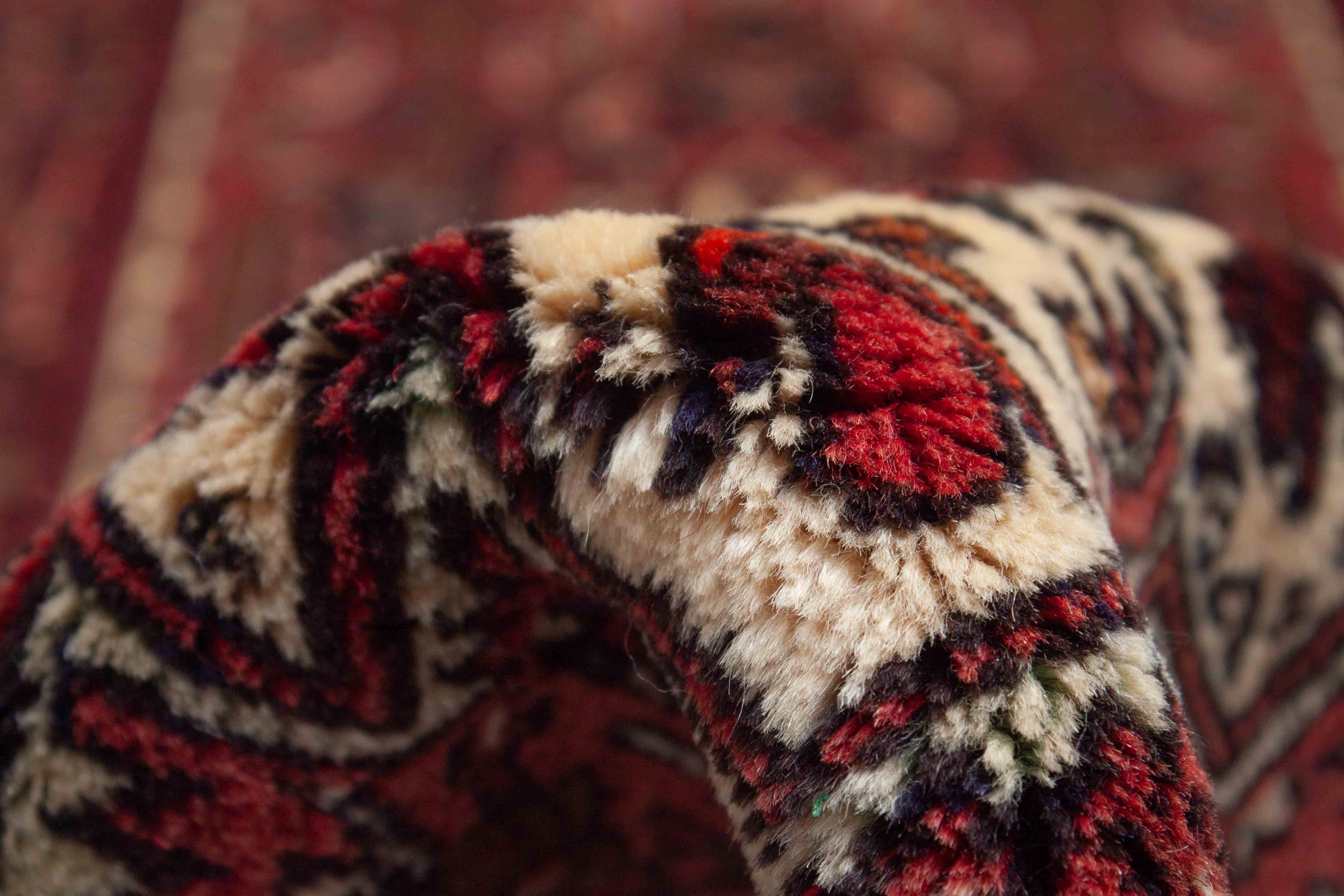 Eine Fotoaufnahme eines Goltogh Teppichs.