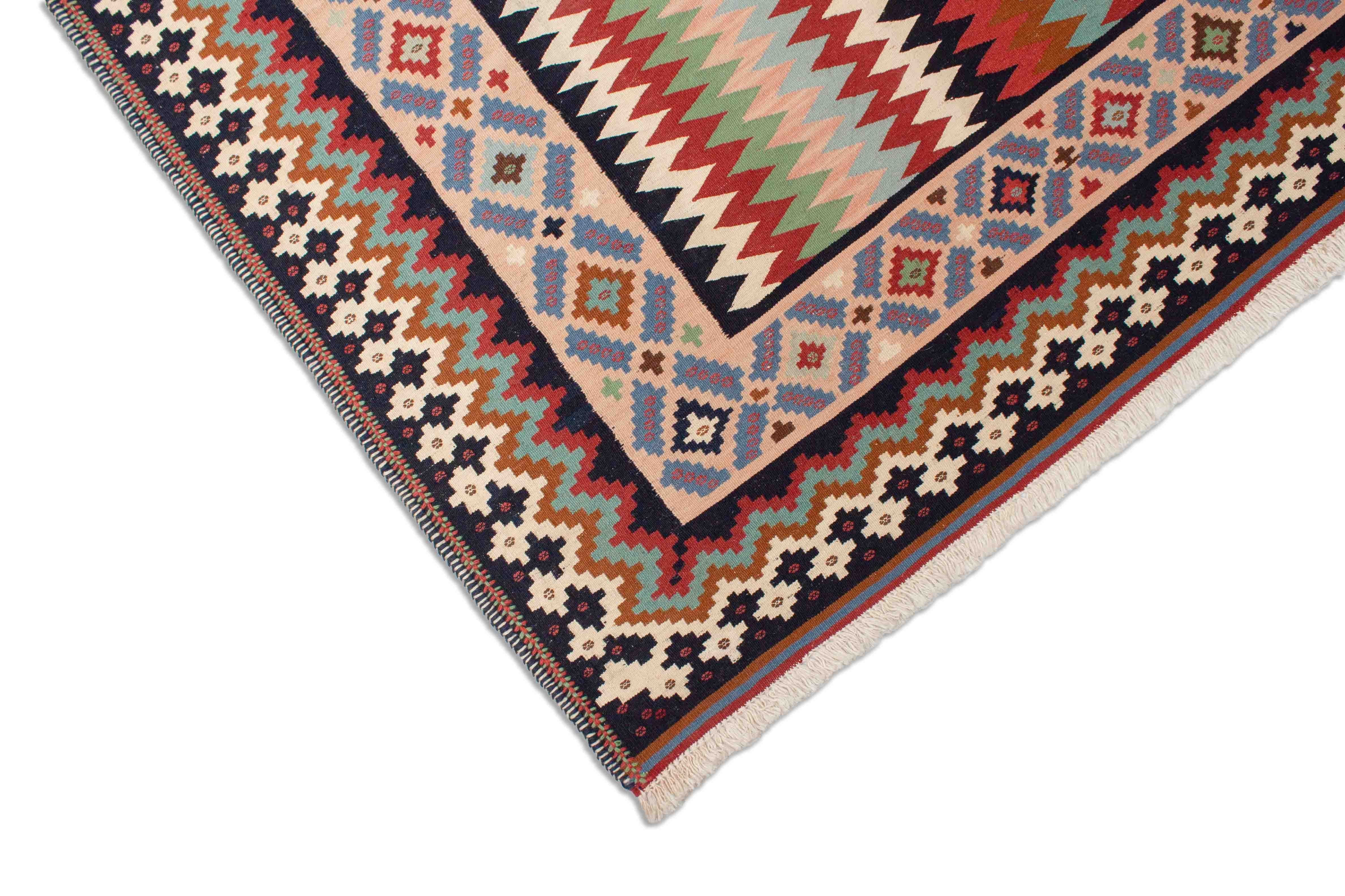 Eine Fotoaufnahme eines Sofreh Teppichs.